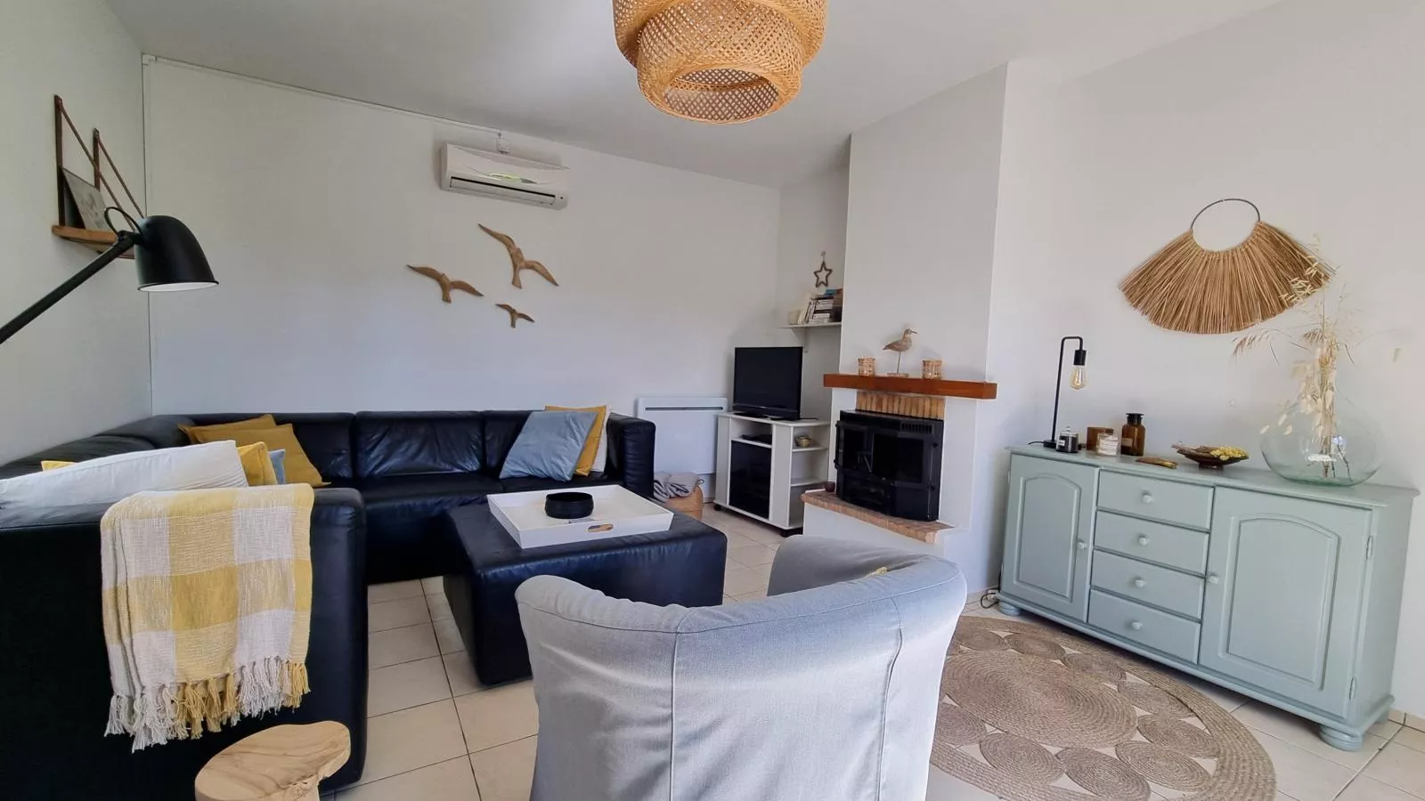 Aioli-Living room