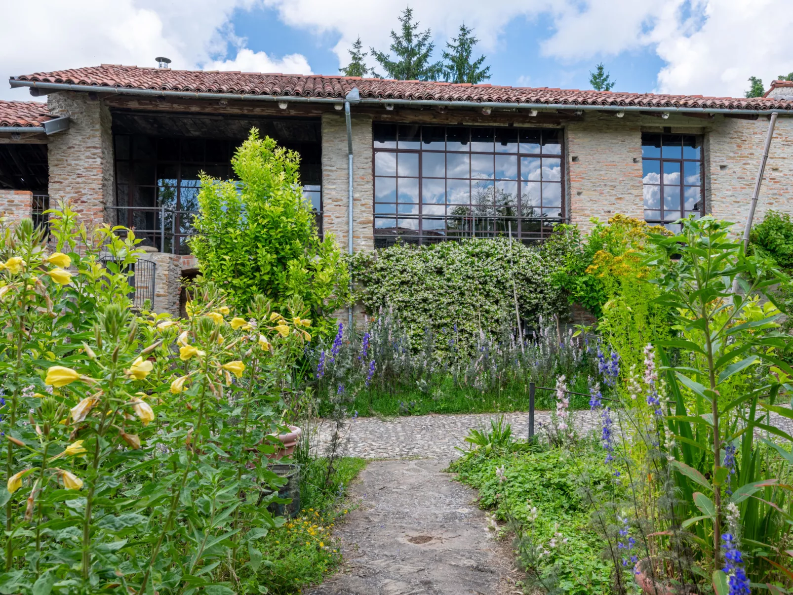 Borgo del Riondino-Outside
