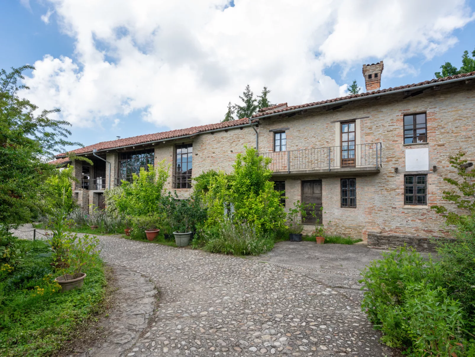 Borgo del Riondino-Outside