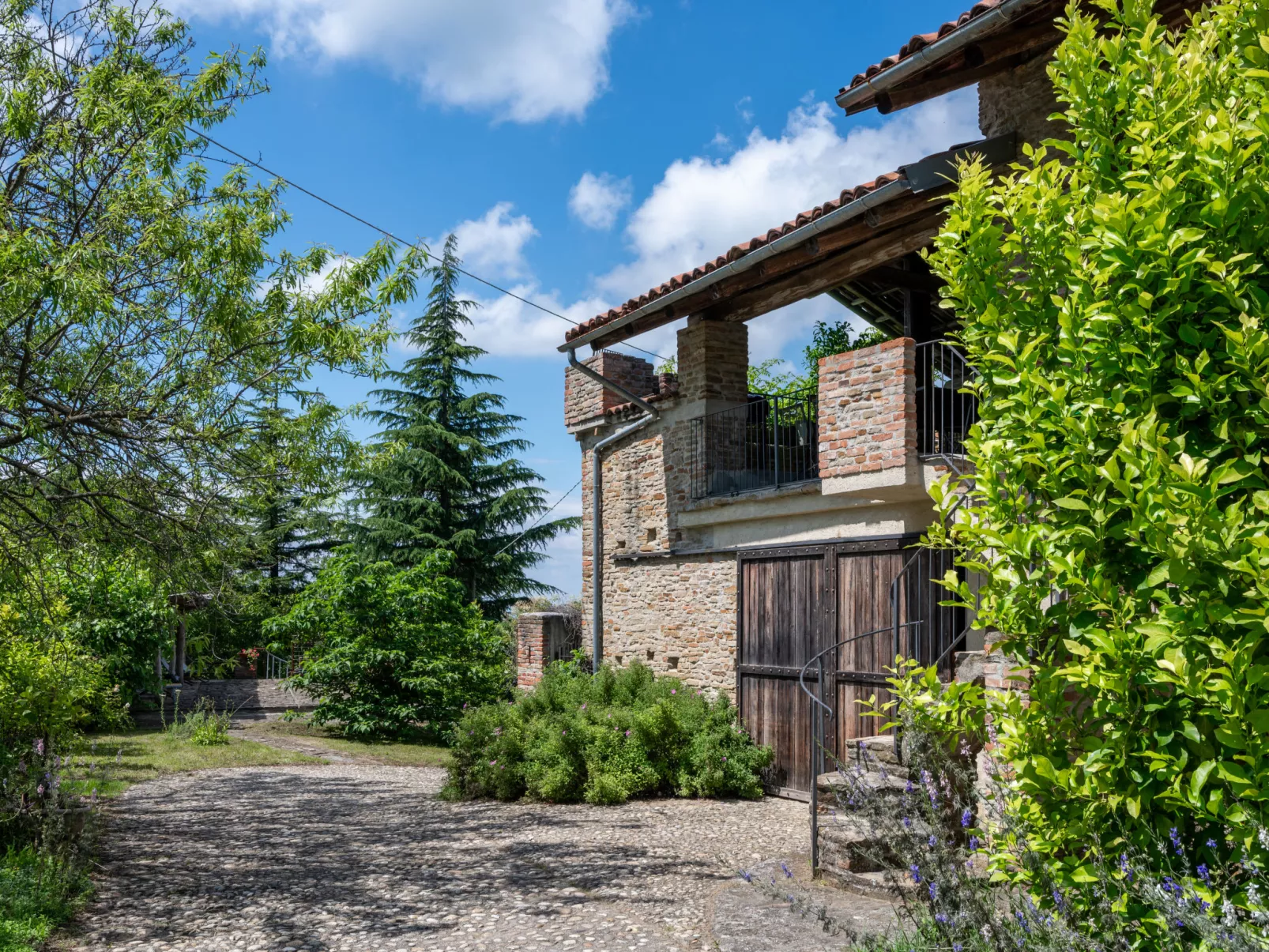 Borgo del Riondino-Outside