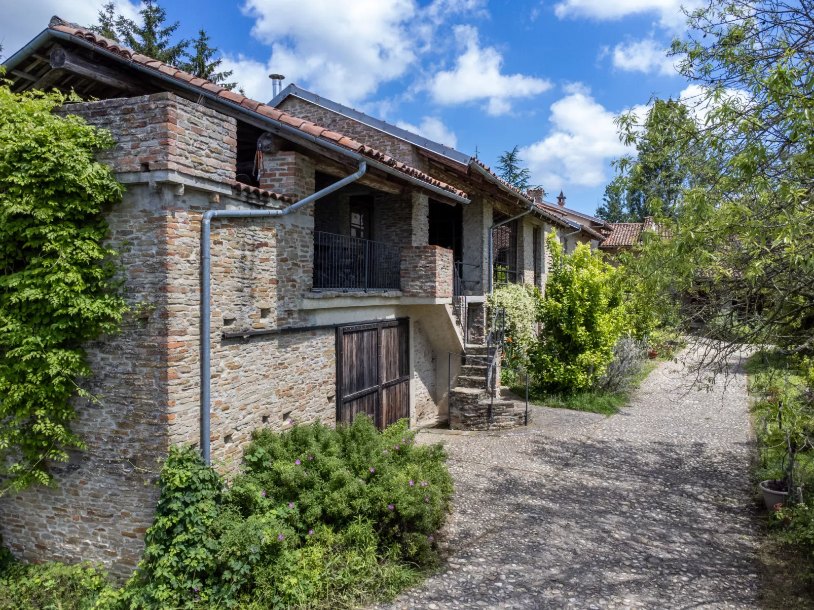 Borgo del Riondino-Outside