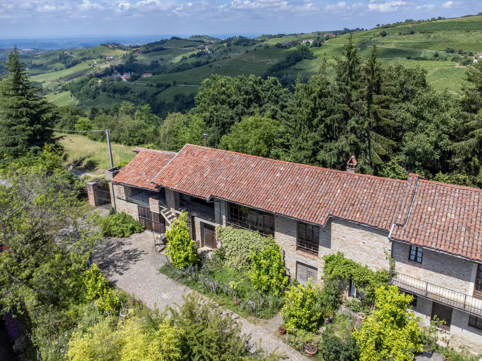 Borgo del Riondino-Outside