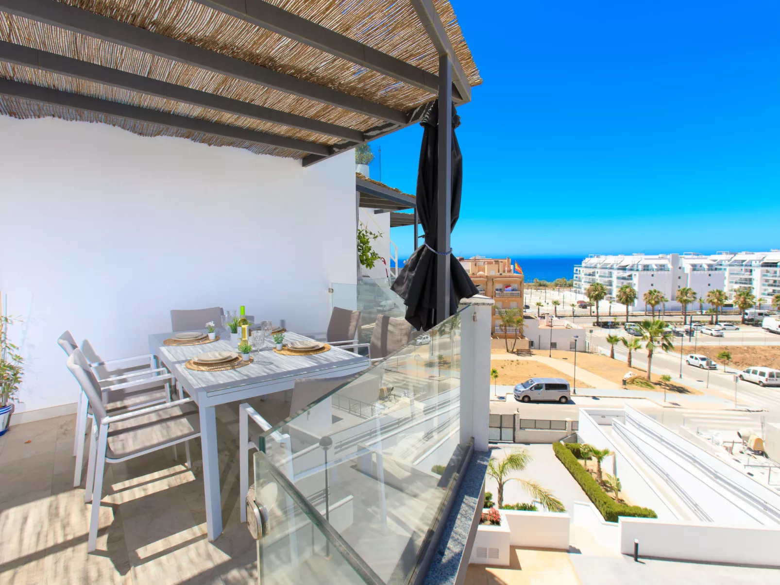 Serenebay Apartment SeaView/Roof Terrace-Drinnen