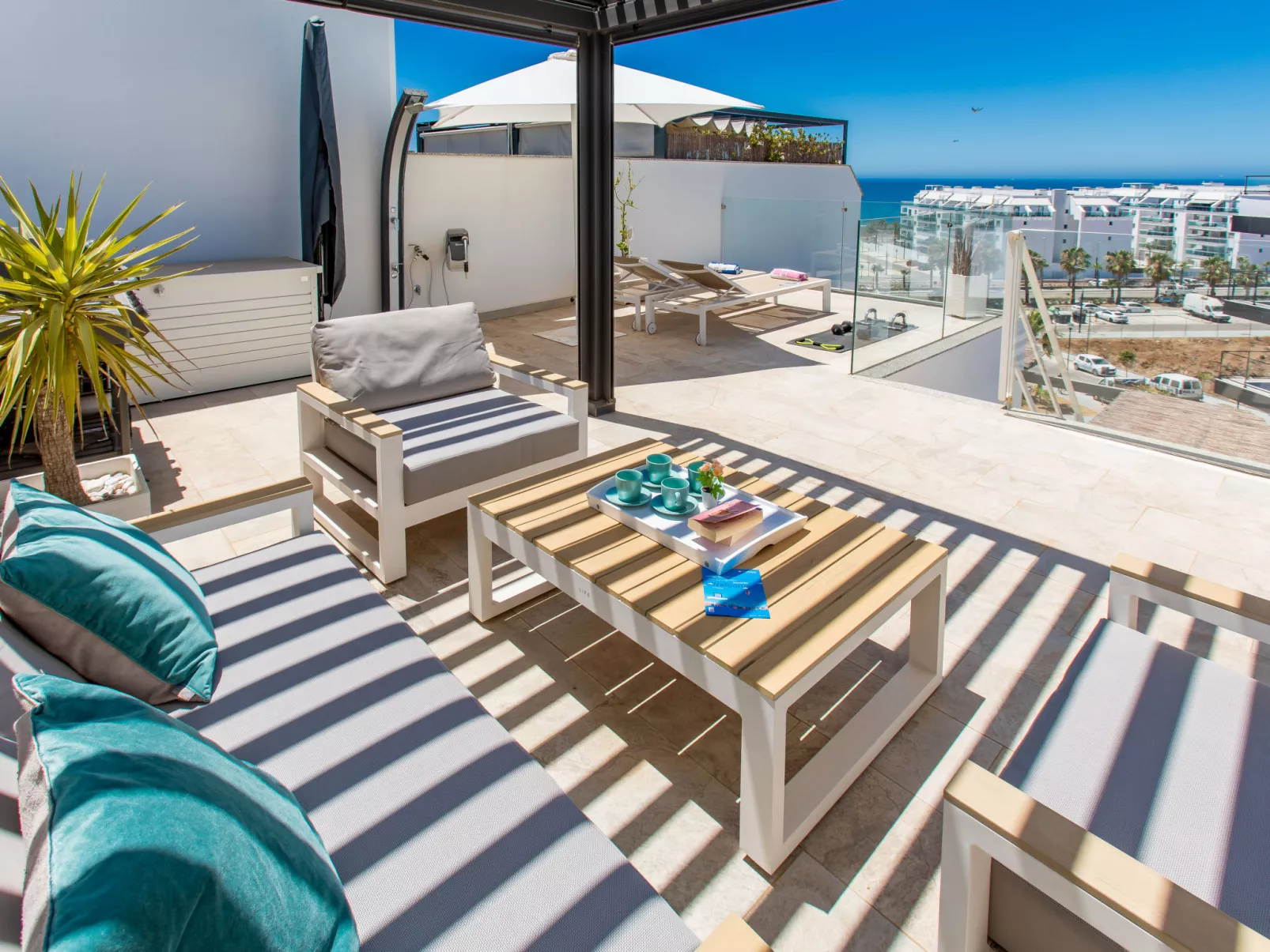 Serenebay Apartment SeaView/Roof Terrace-Drinnen