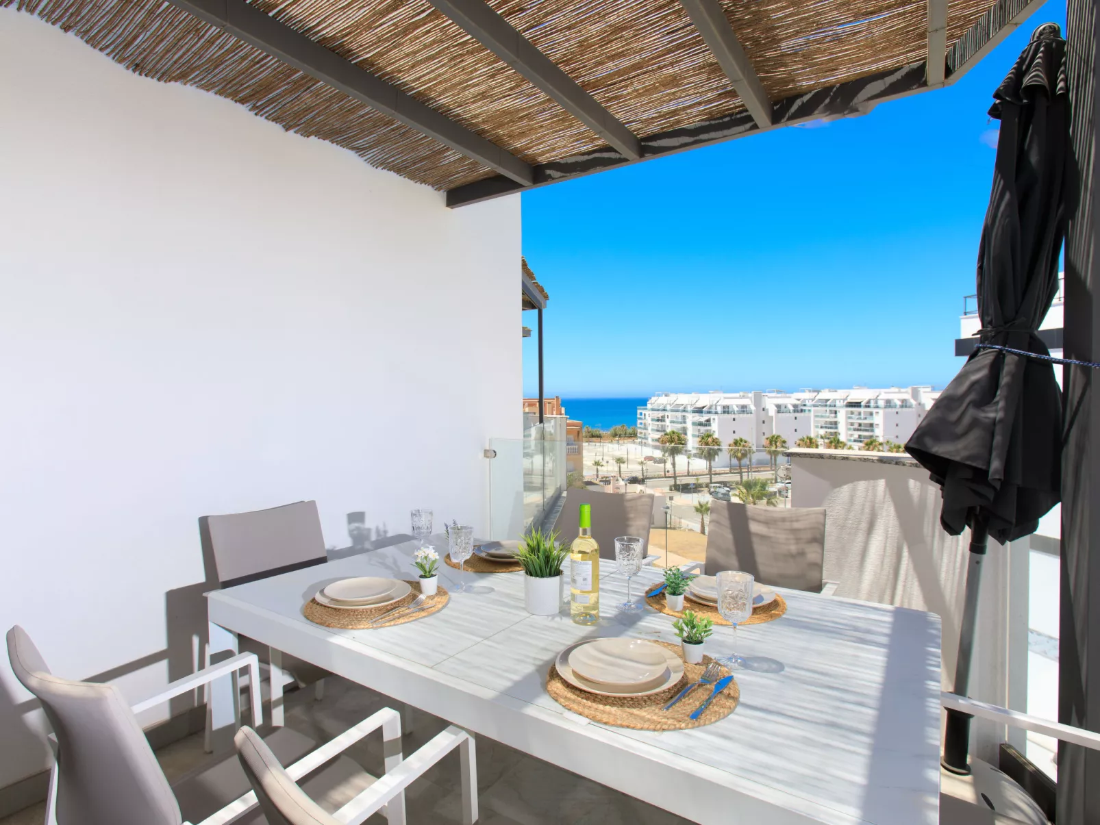 Serenebay Apartment SeaView/Roof Terrace-Drinnen