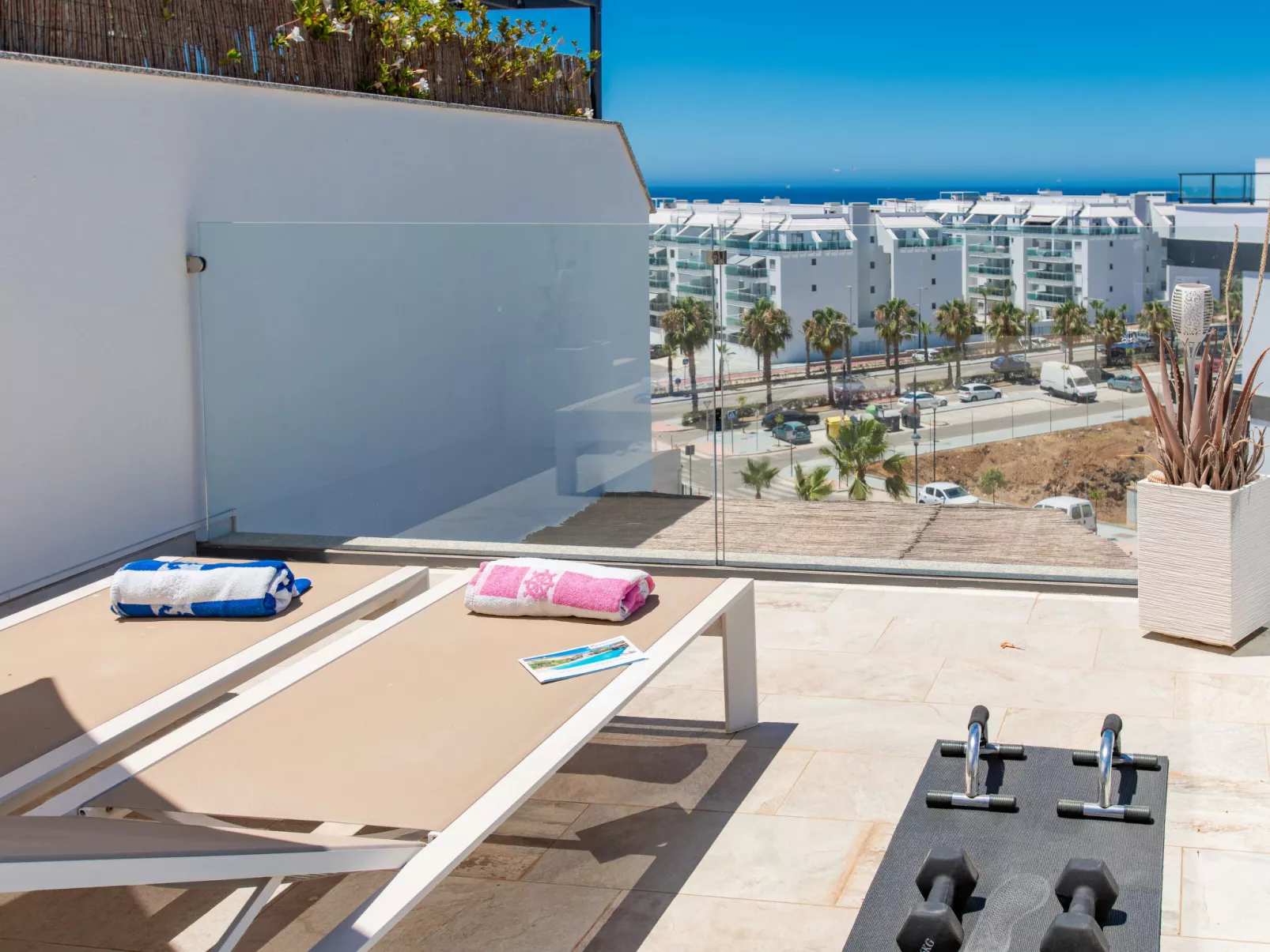Serenebay Apartment SeaView/Roof Terrace-Drinnen