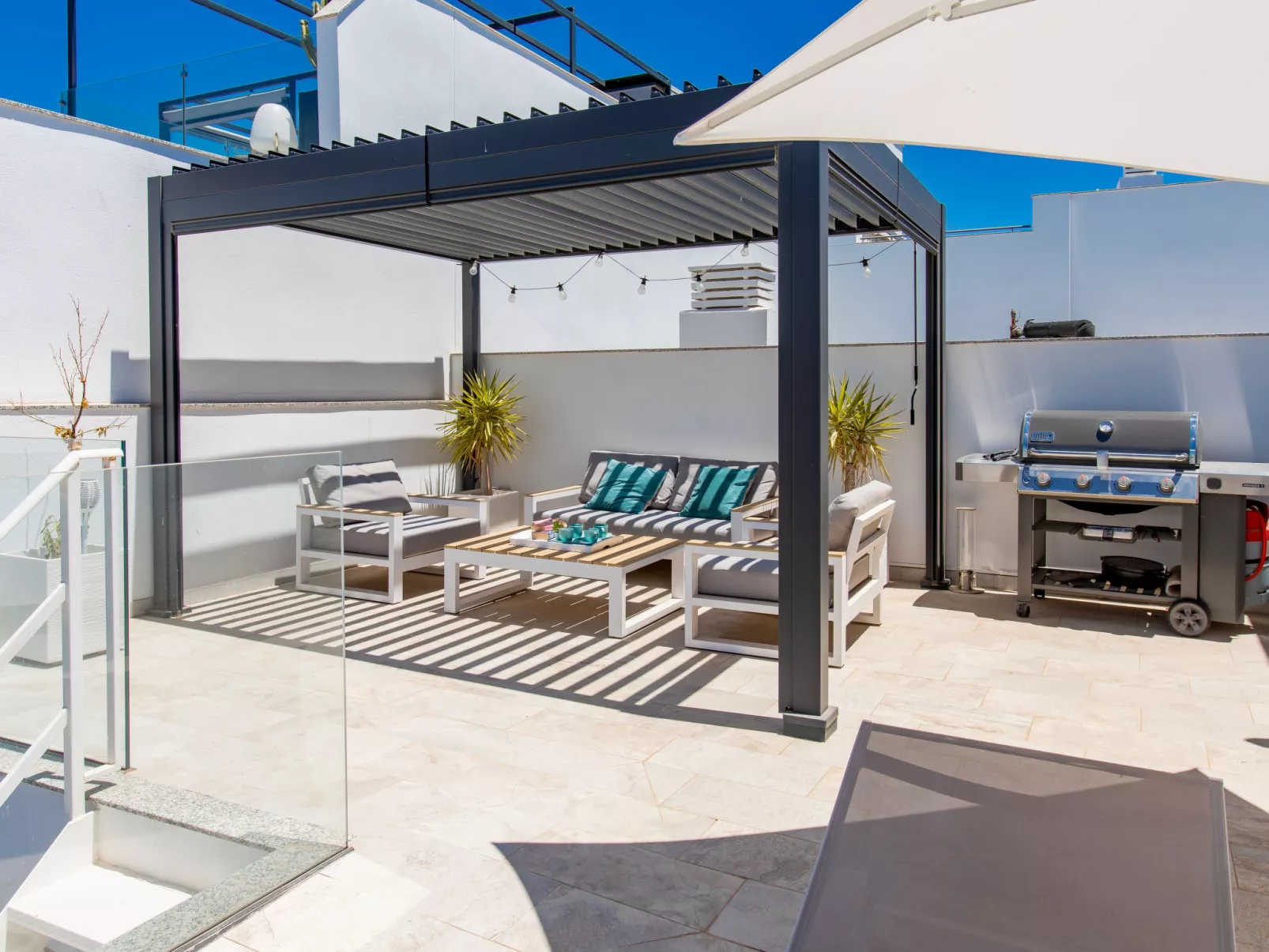 Serenebay Apartment SeaView/Roof Terrace-Draußen