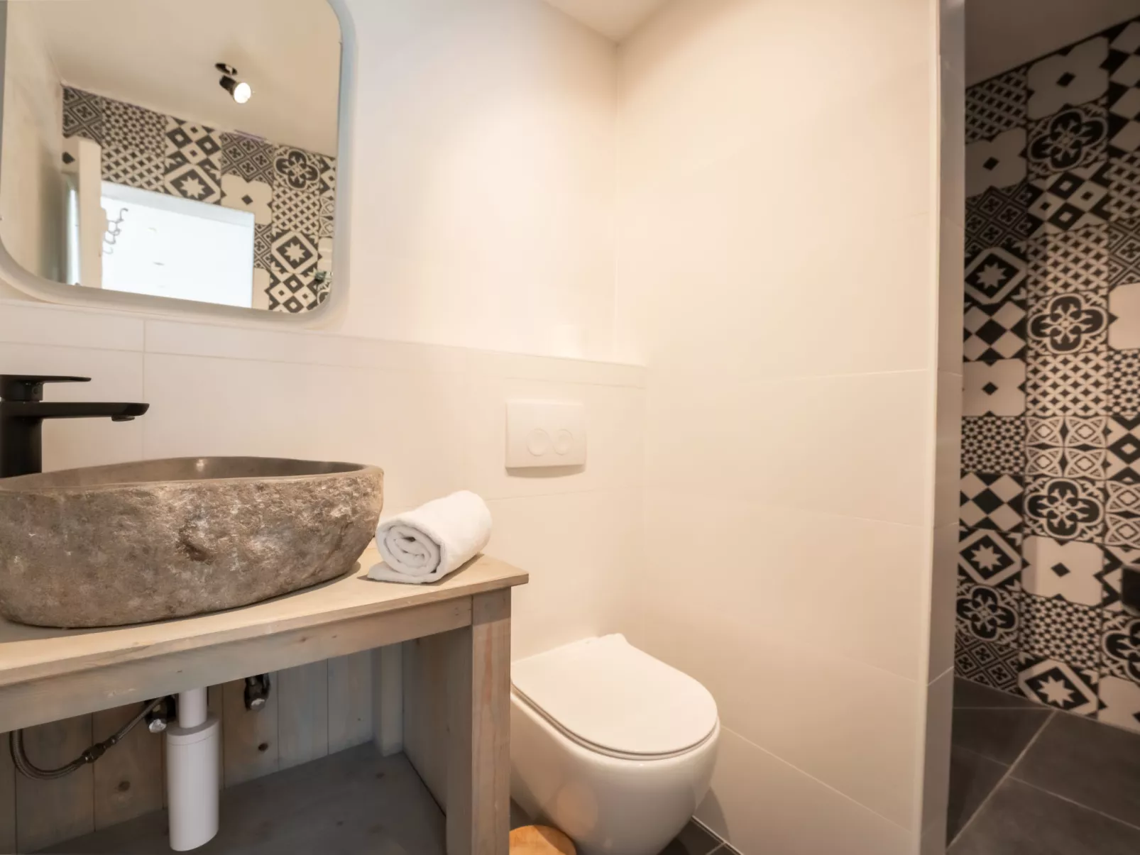 Villa Rosetree with sauna and pool table-Inside
