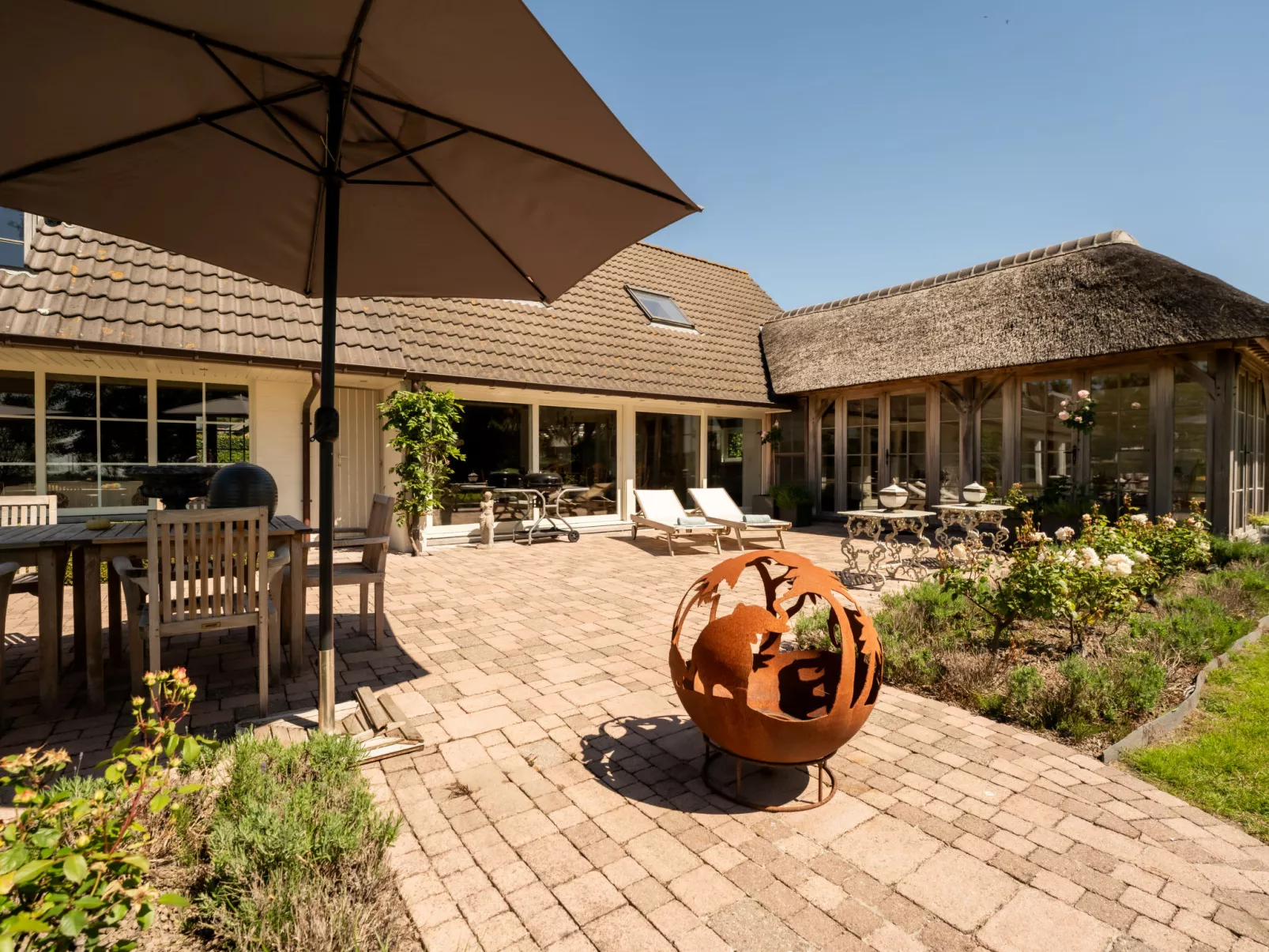 Villa Rosetree with sauna and pool table-Outside