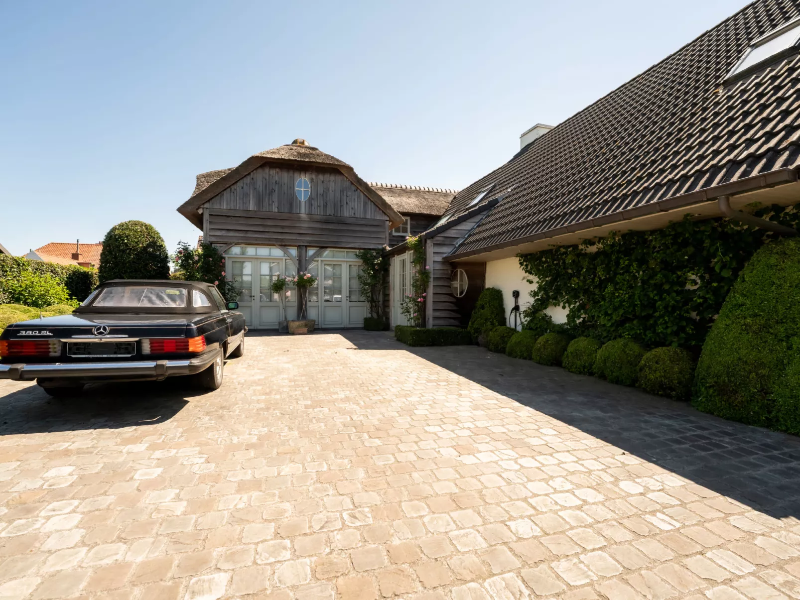 Villa Rosetree with sauna and pool table-Outside
