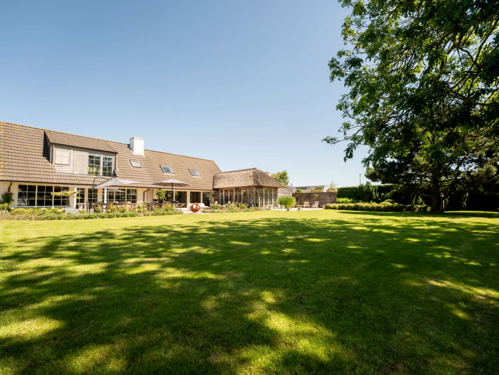 Villa Rosetree with sauna and pool table-Outside
