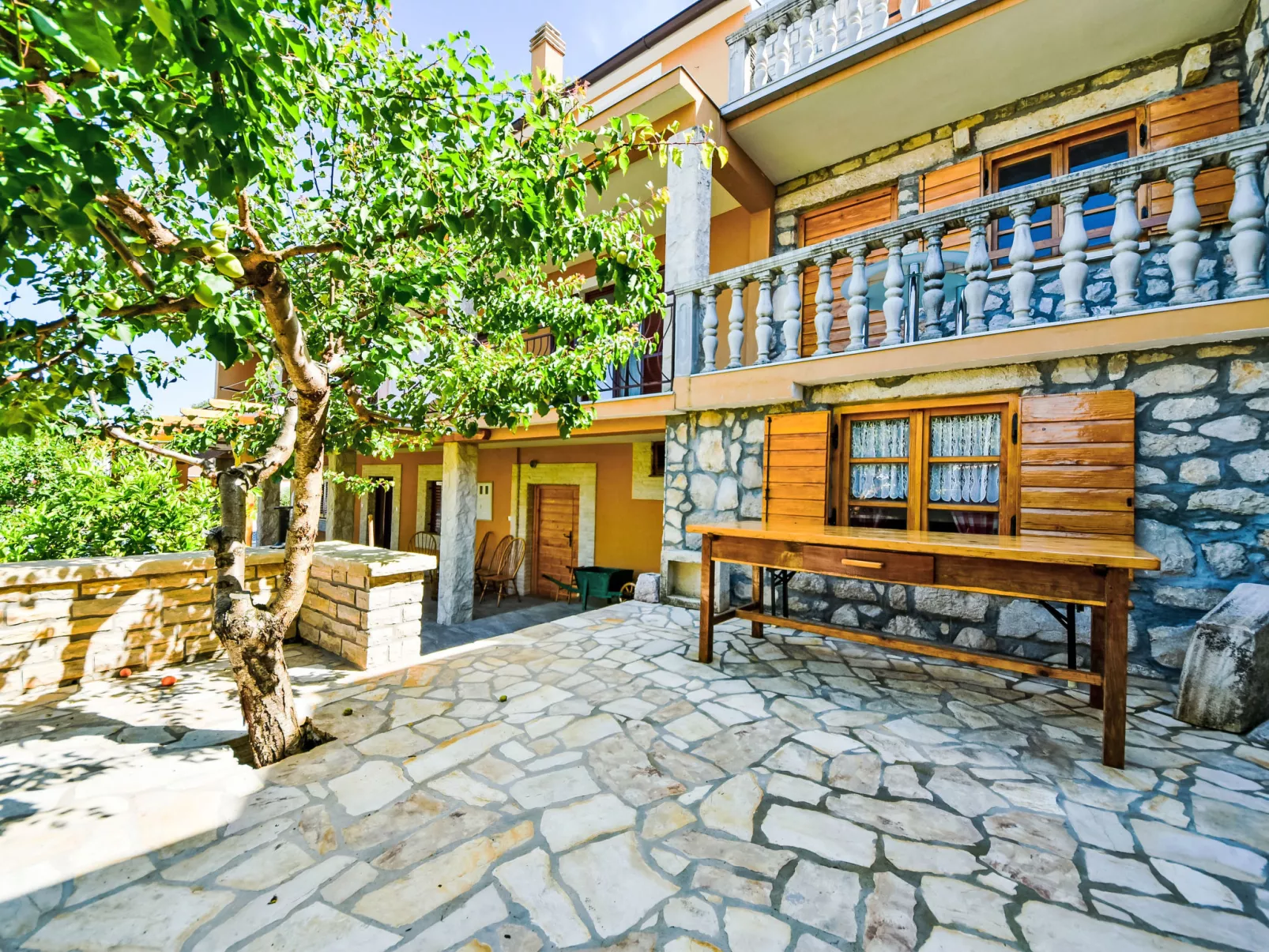Matošić-Outside