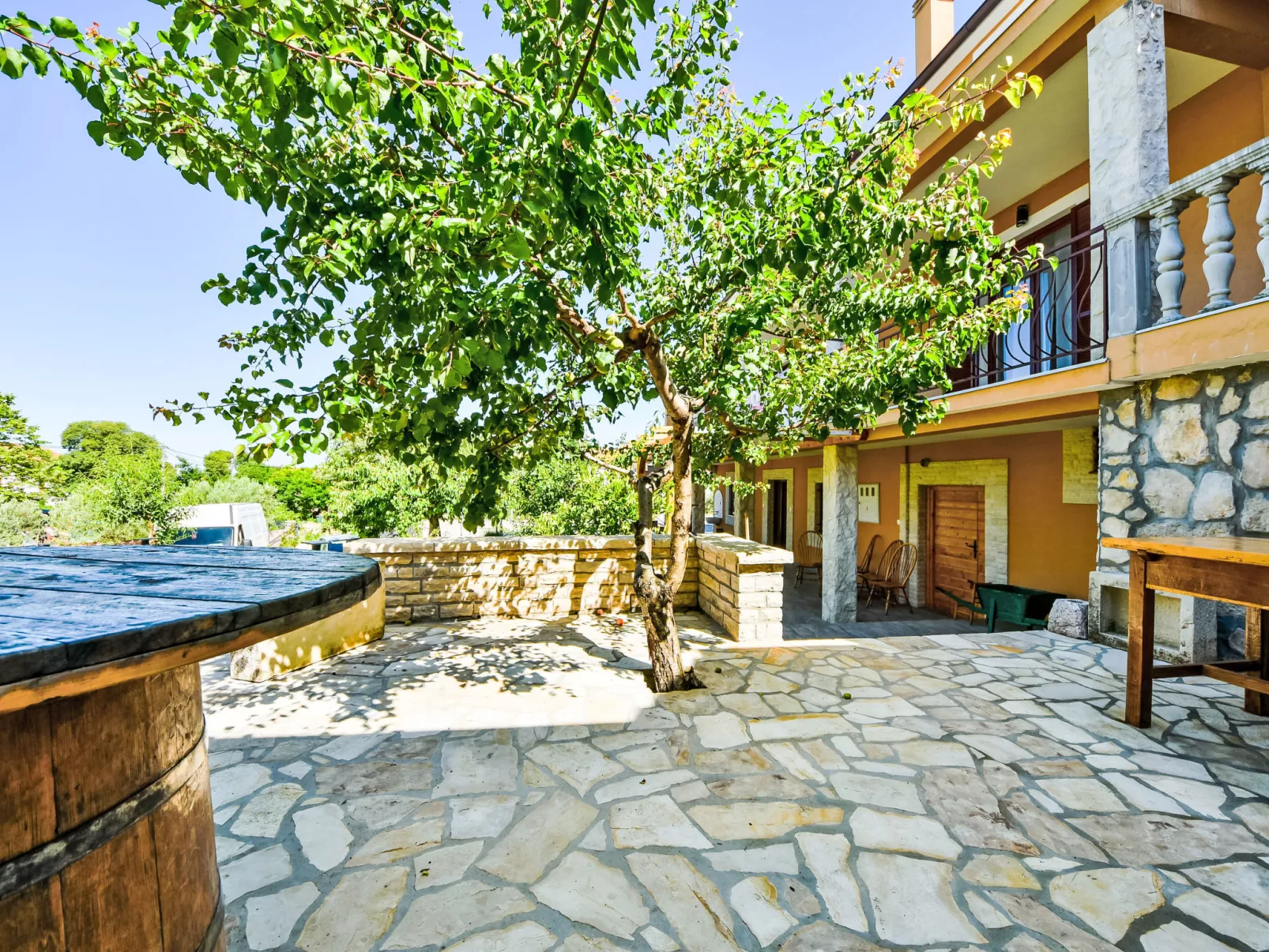 Matošić-Outside