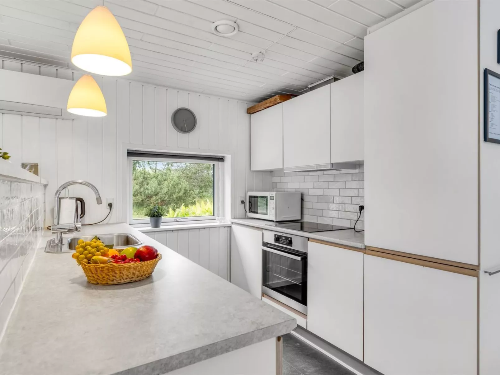 "Yngve" - 1.2km from the sea-Inside