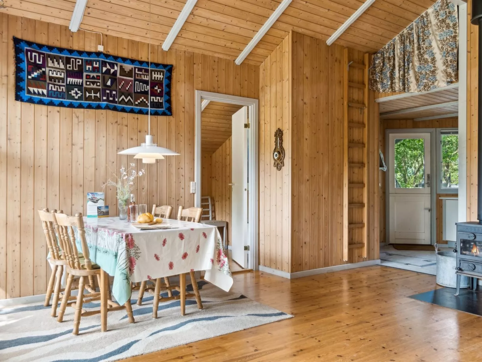 "Kerrin" - 300m from the sea-Inside
