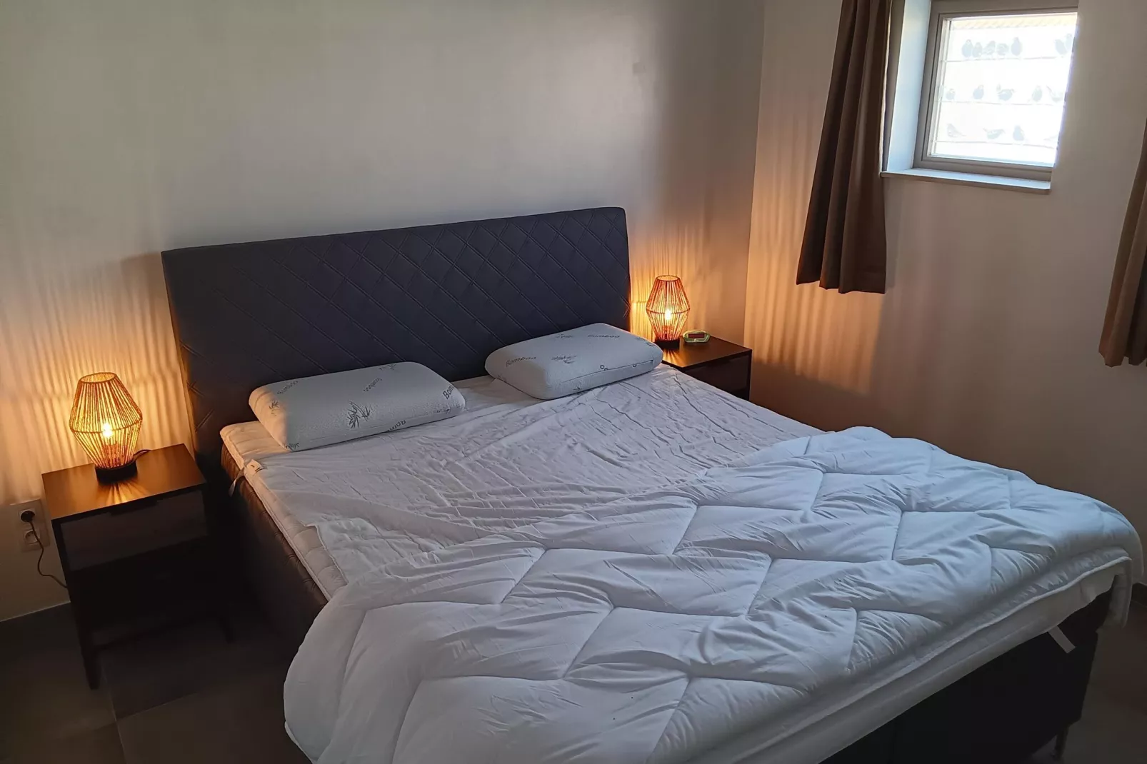 WH12-Bedroom