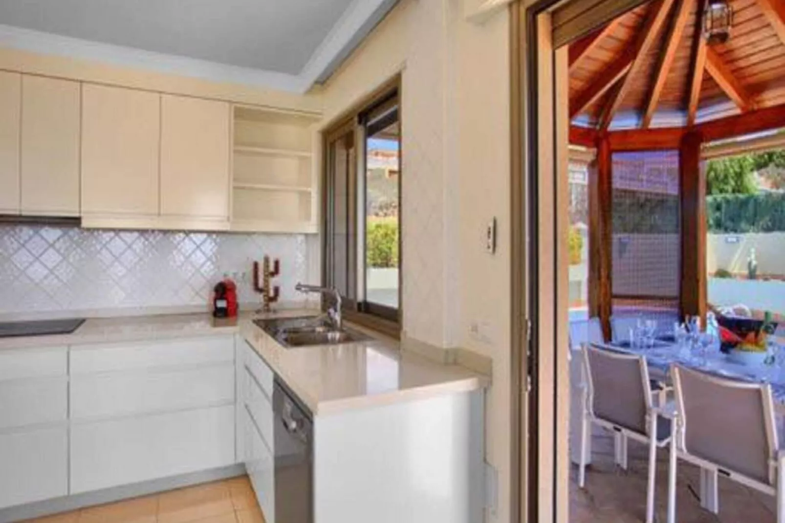 Home Holidays// Villa Home Holidays-Cuisine