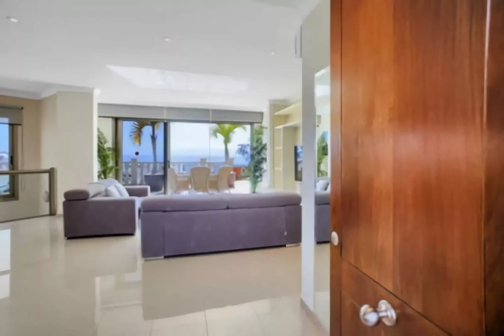 Home Holidays// Villa Home Holidays-Salon