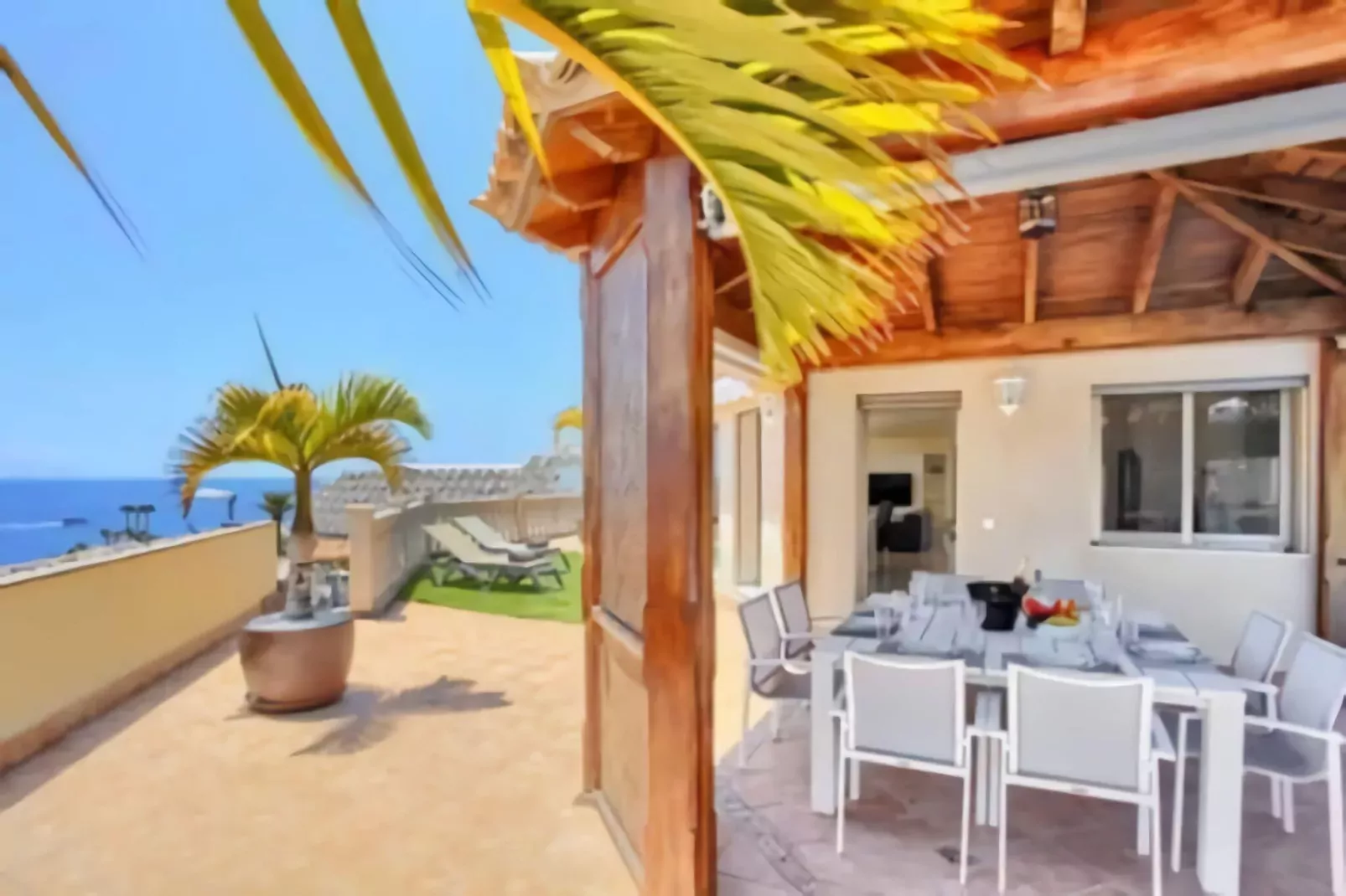 Home Holidays// Villa Home Holidays-Salle à manger