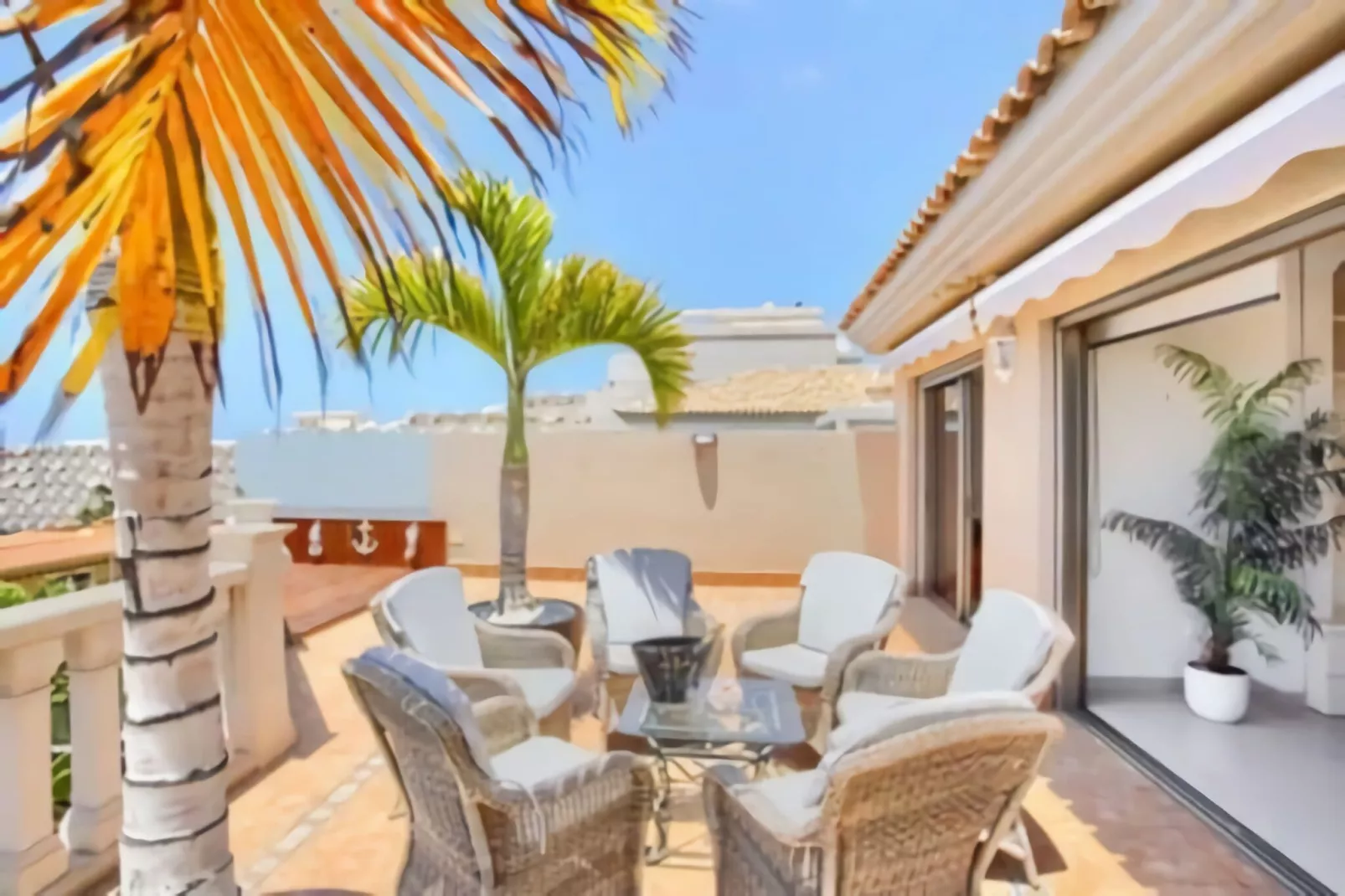 Home Holidays// Villa Home Holidays-Balcon-terrasse