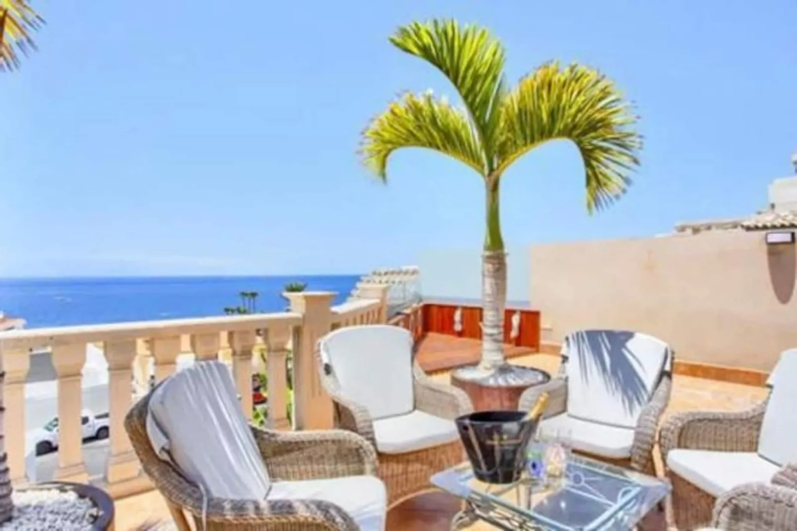 Home Holidays// Villa Home Holidays-Balcon-terrasse