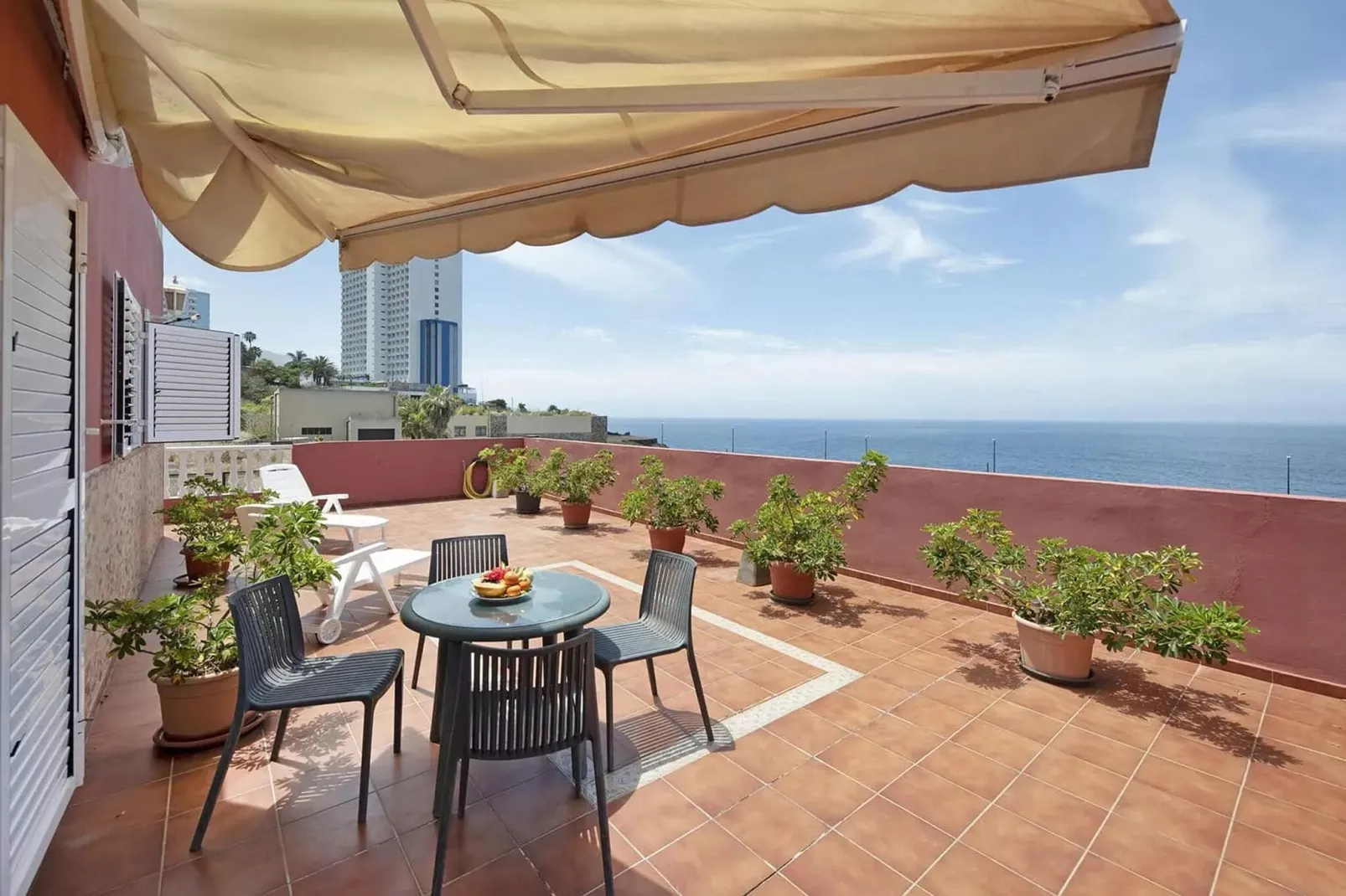 El Puerto de la Cruz-View summer