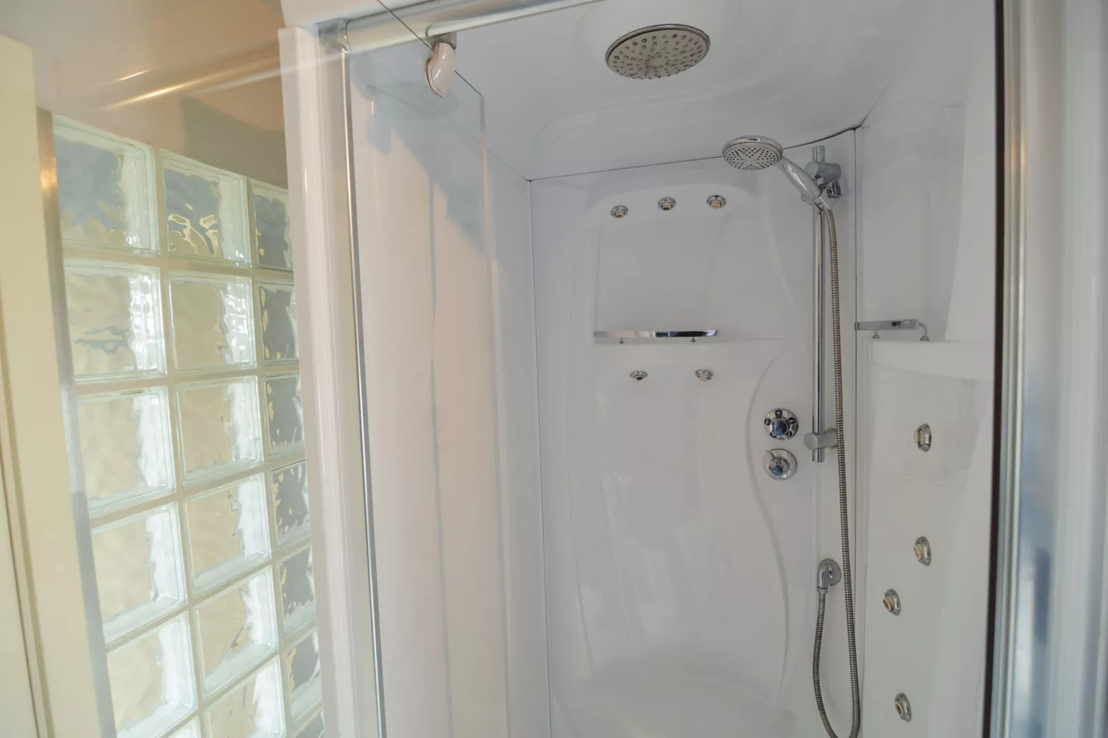 Residence Maxime-Bathroom