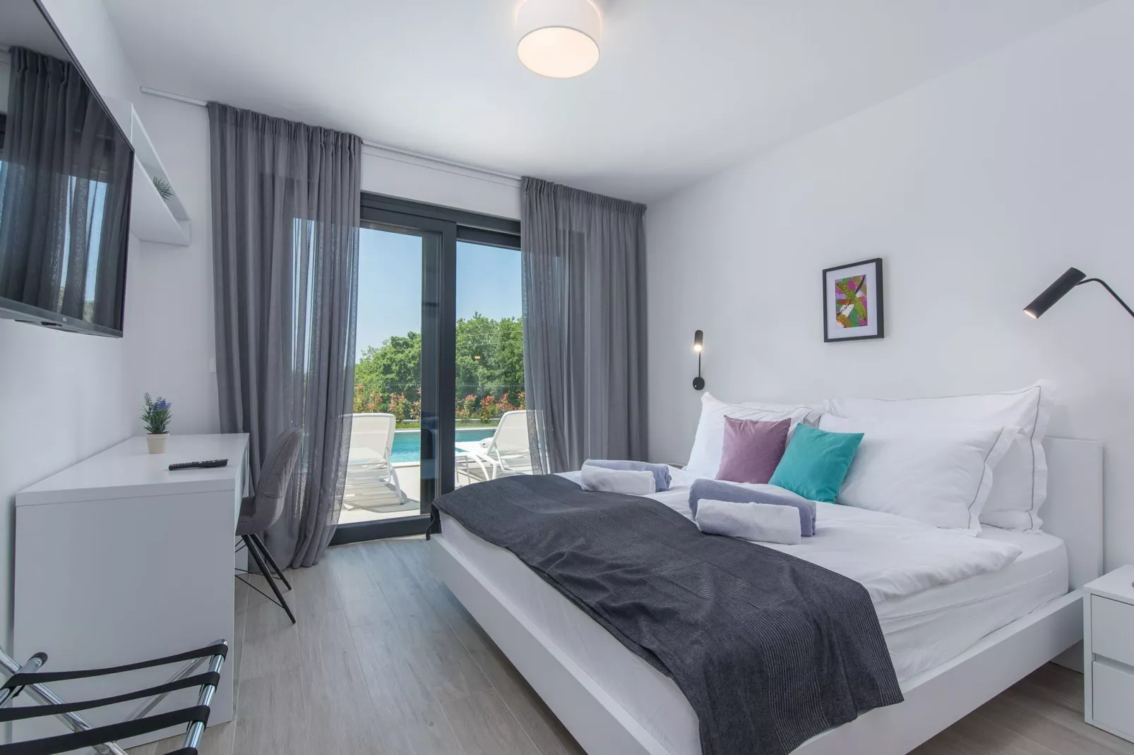 Colonia-Bedroom