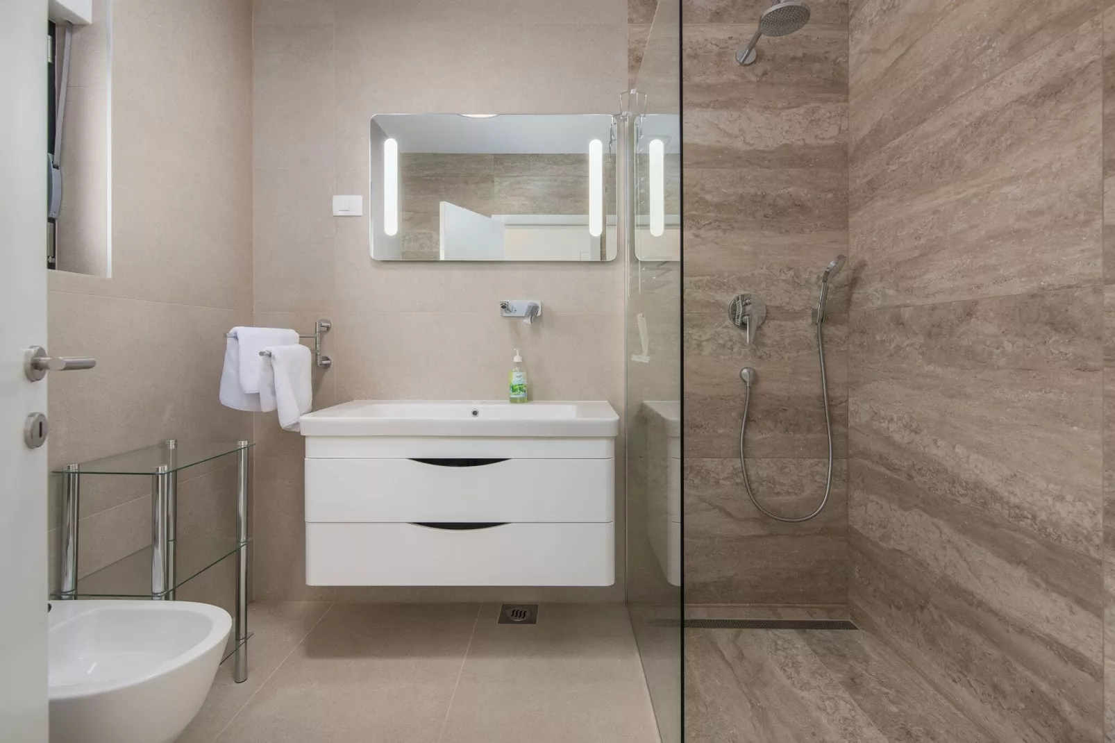 Colonia-Bathroom