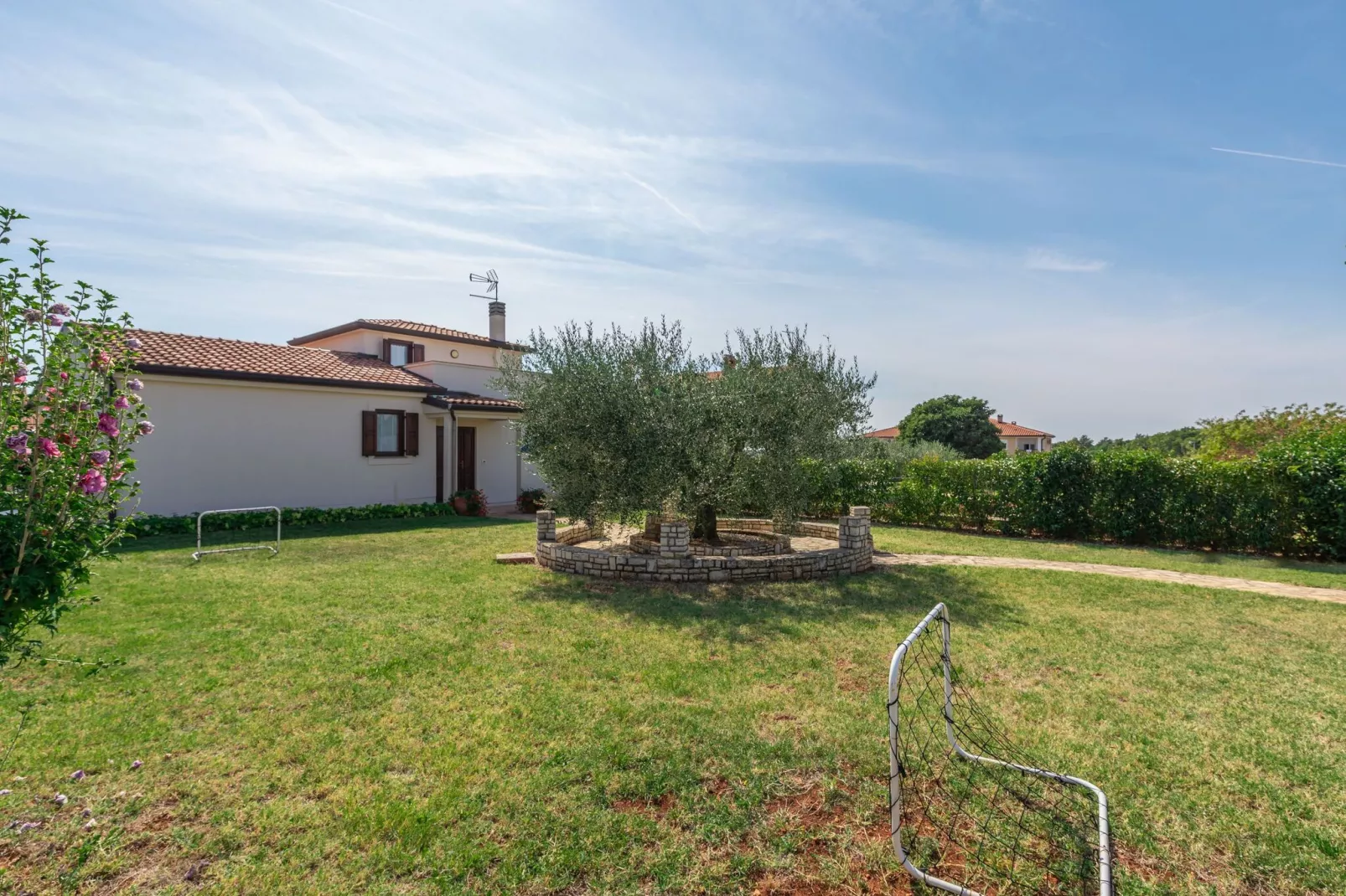 Villa Lucas-Gardens summer