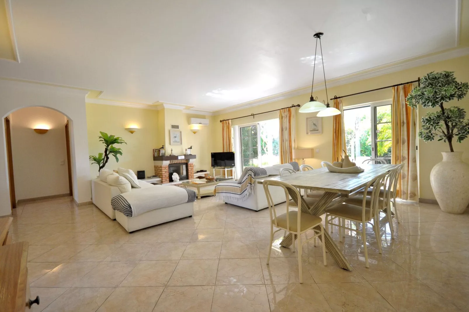 Villa Garden-Living room