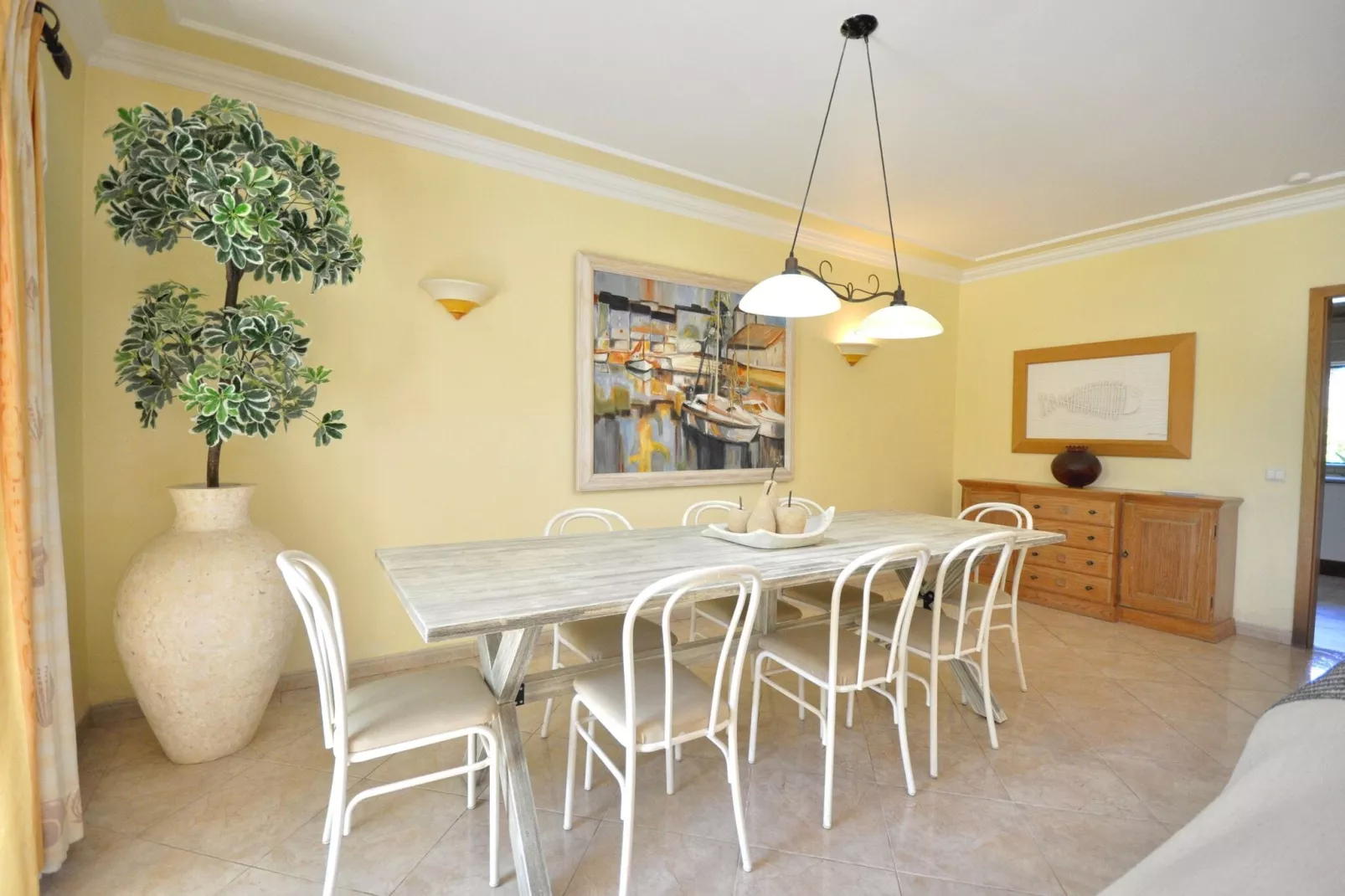Villa Garden-Dining room
