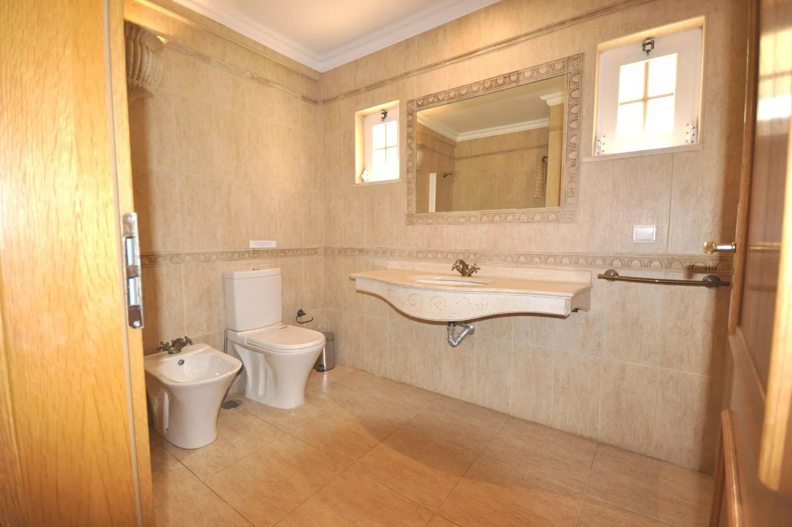 Villa Garden-Bathroom