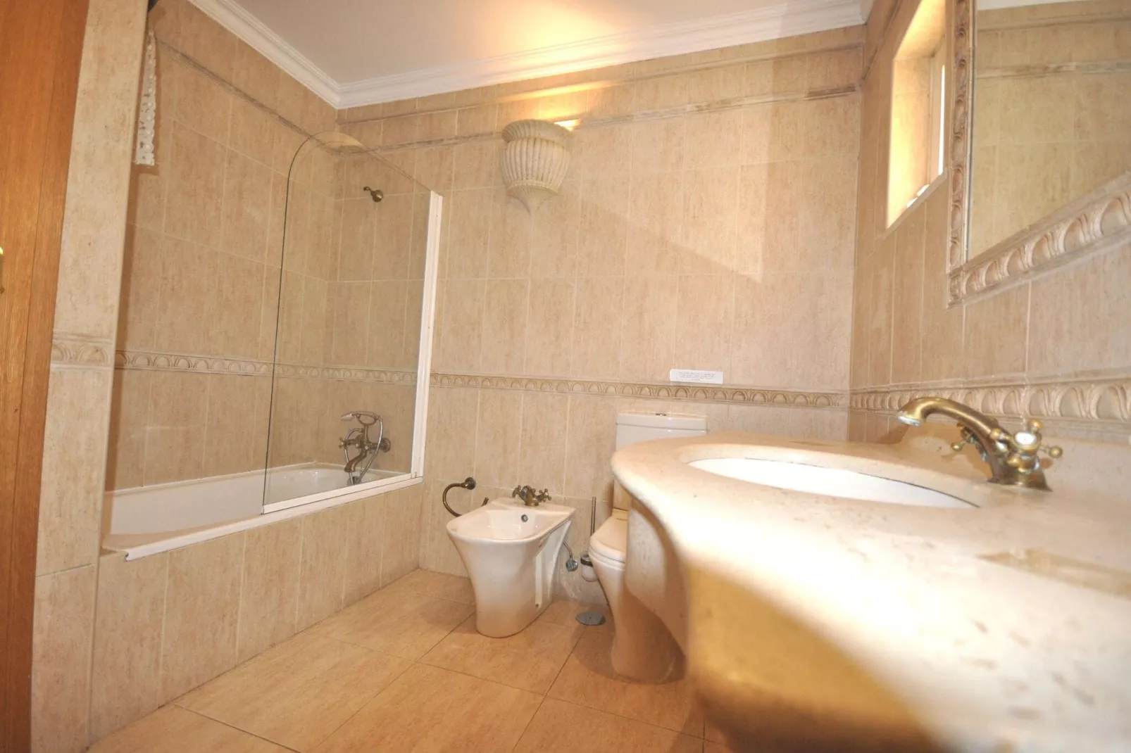 Villa Garden-Bathroom