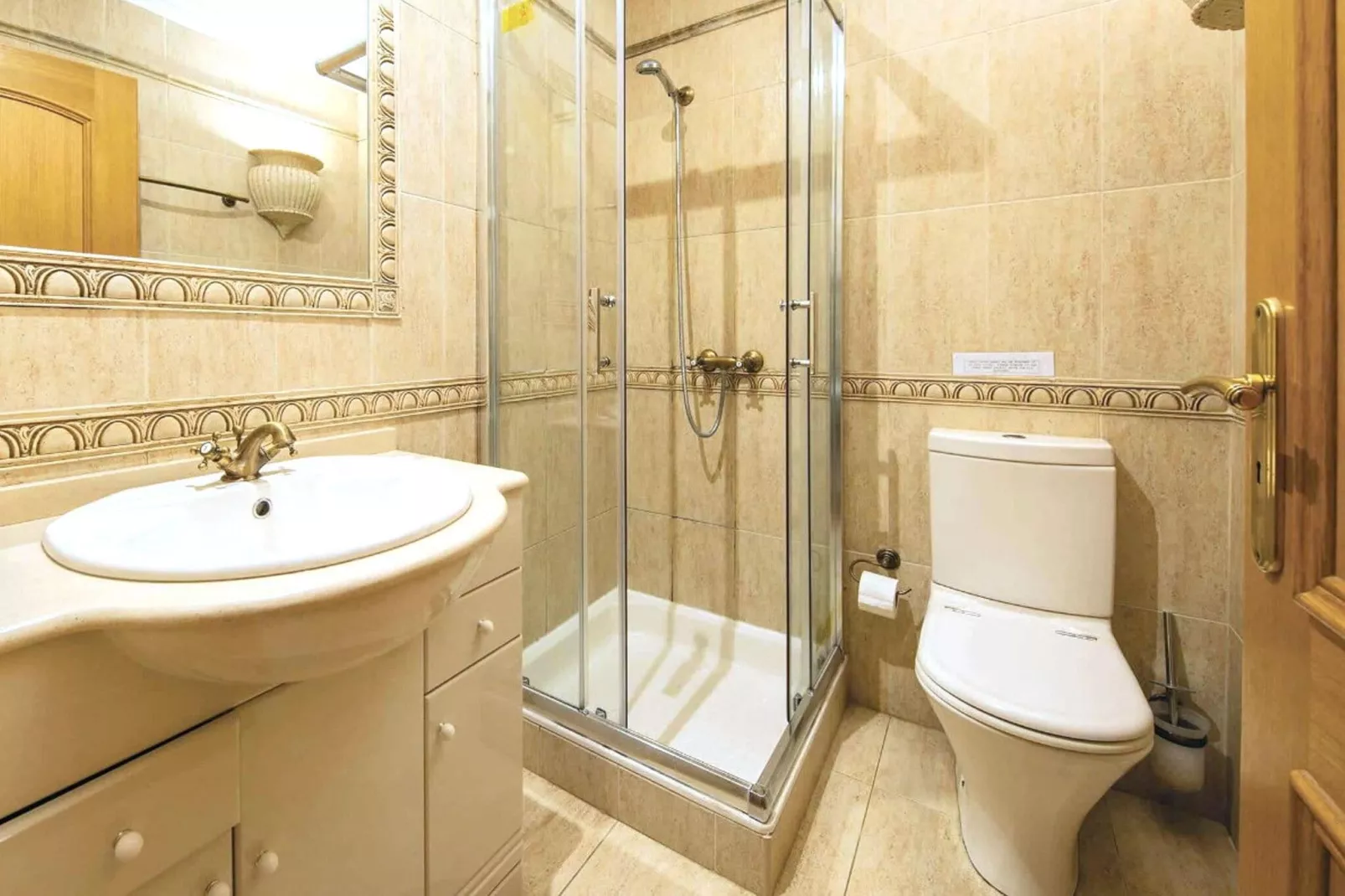 Villa Garden-Bathroom