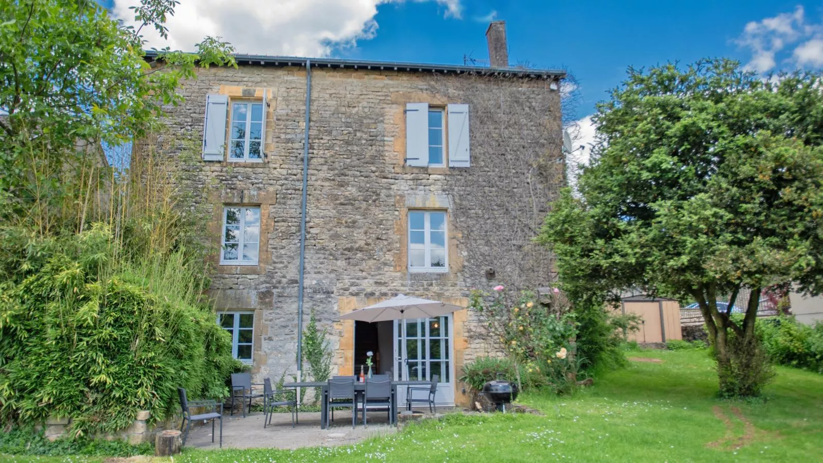 Gite du Bois-Exterior summer