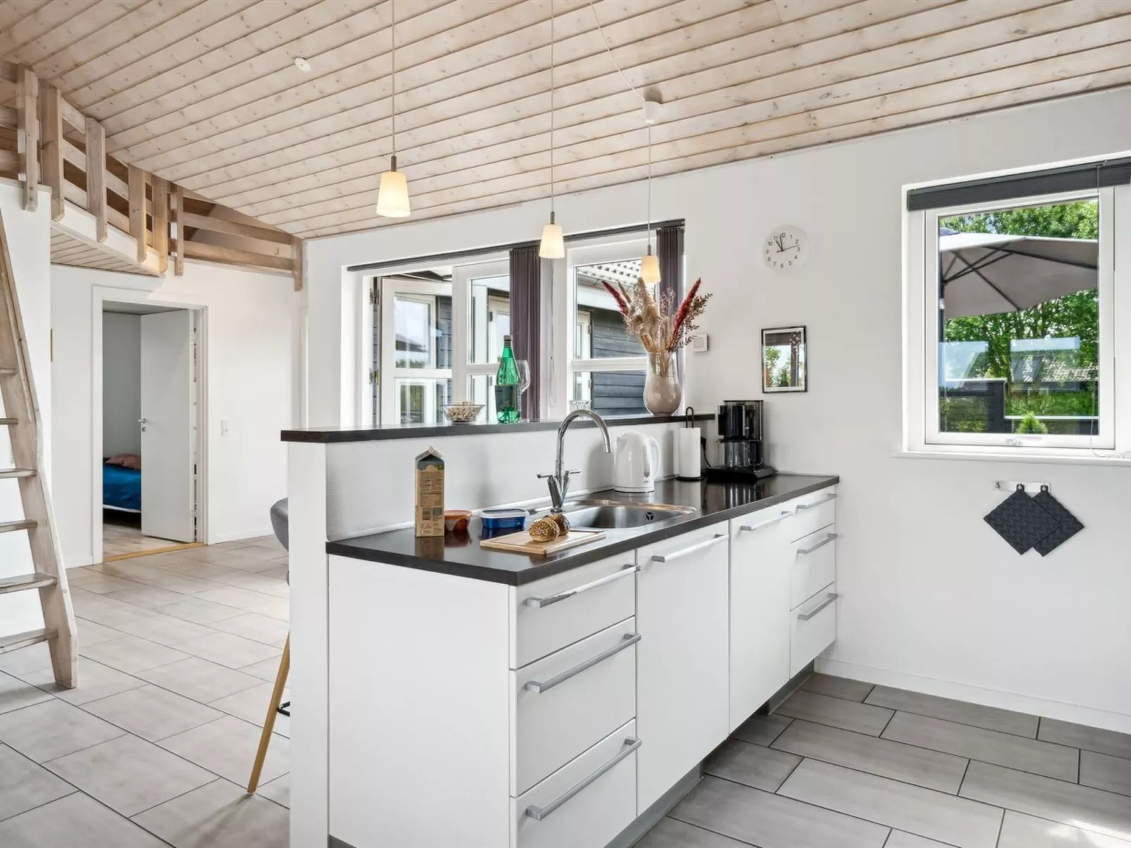 "Hakan" - 900m from the sea-Drinnen