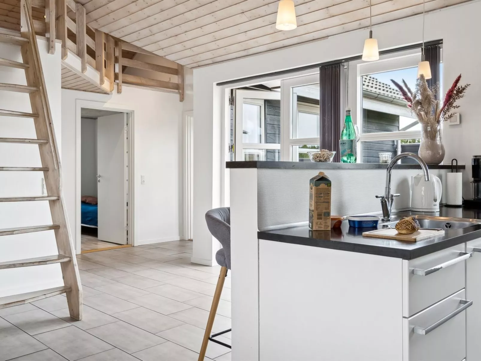 "Hakan" - 900m from the sea-Drinnen
