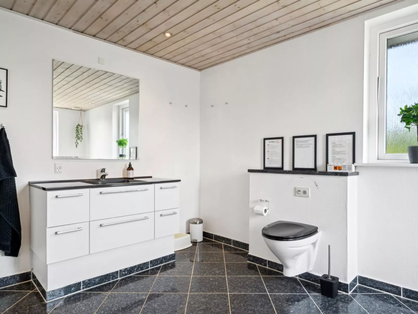 "Hakan" - 900m from the sea-Drinnen
