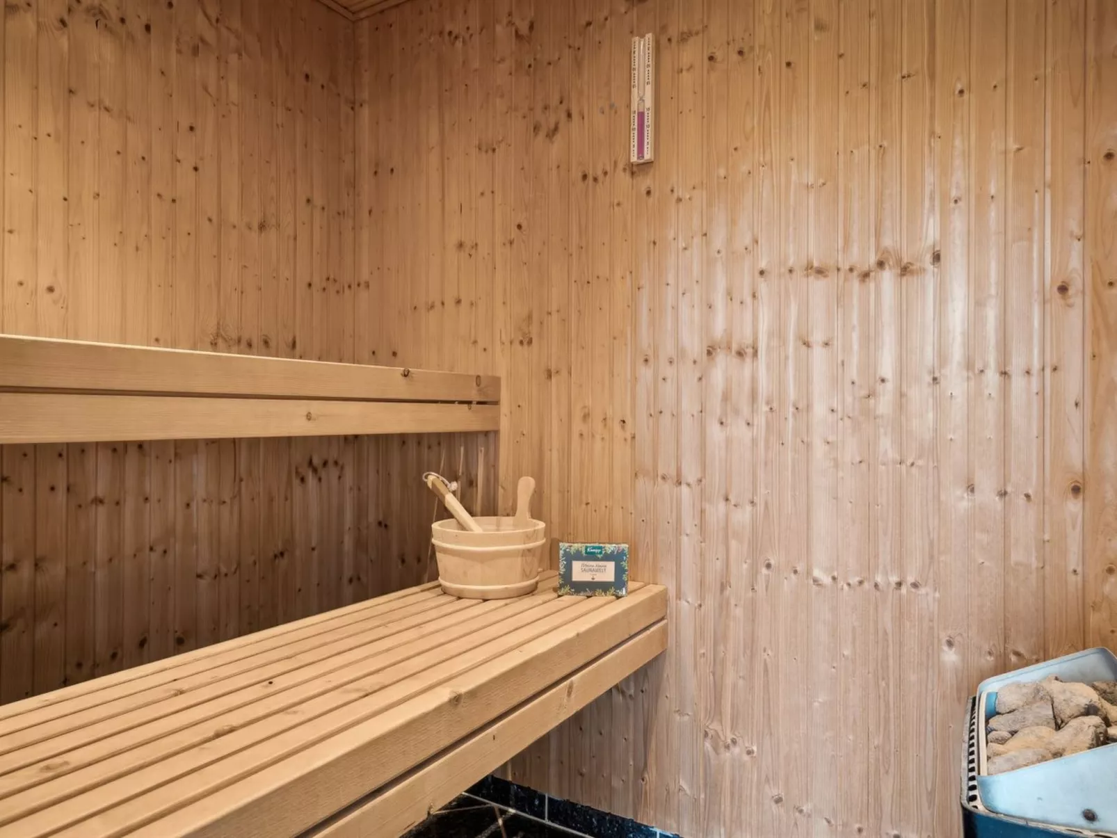 "Hakan" - 900m from the sea-Drinnen