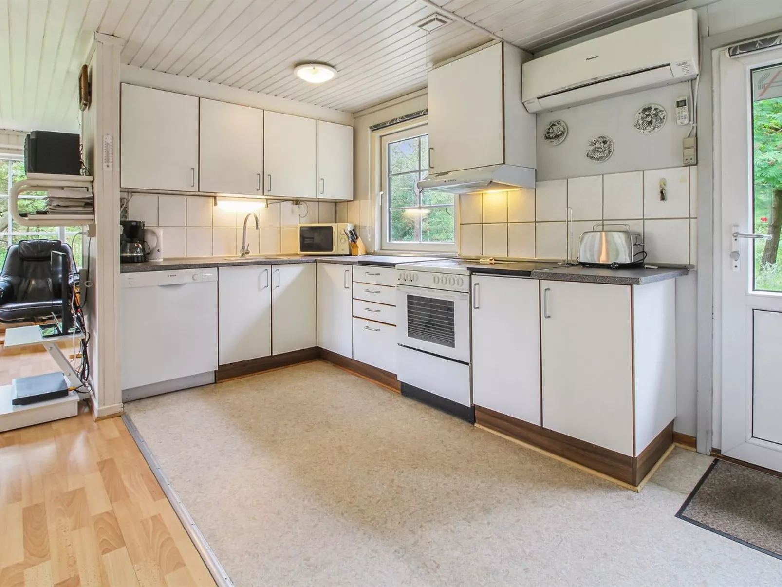 "Ylvi" - 2.8km from the sea-Inside