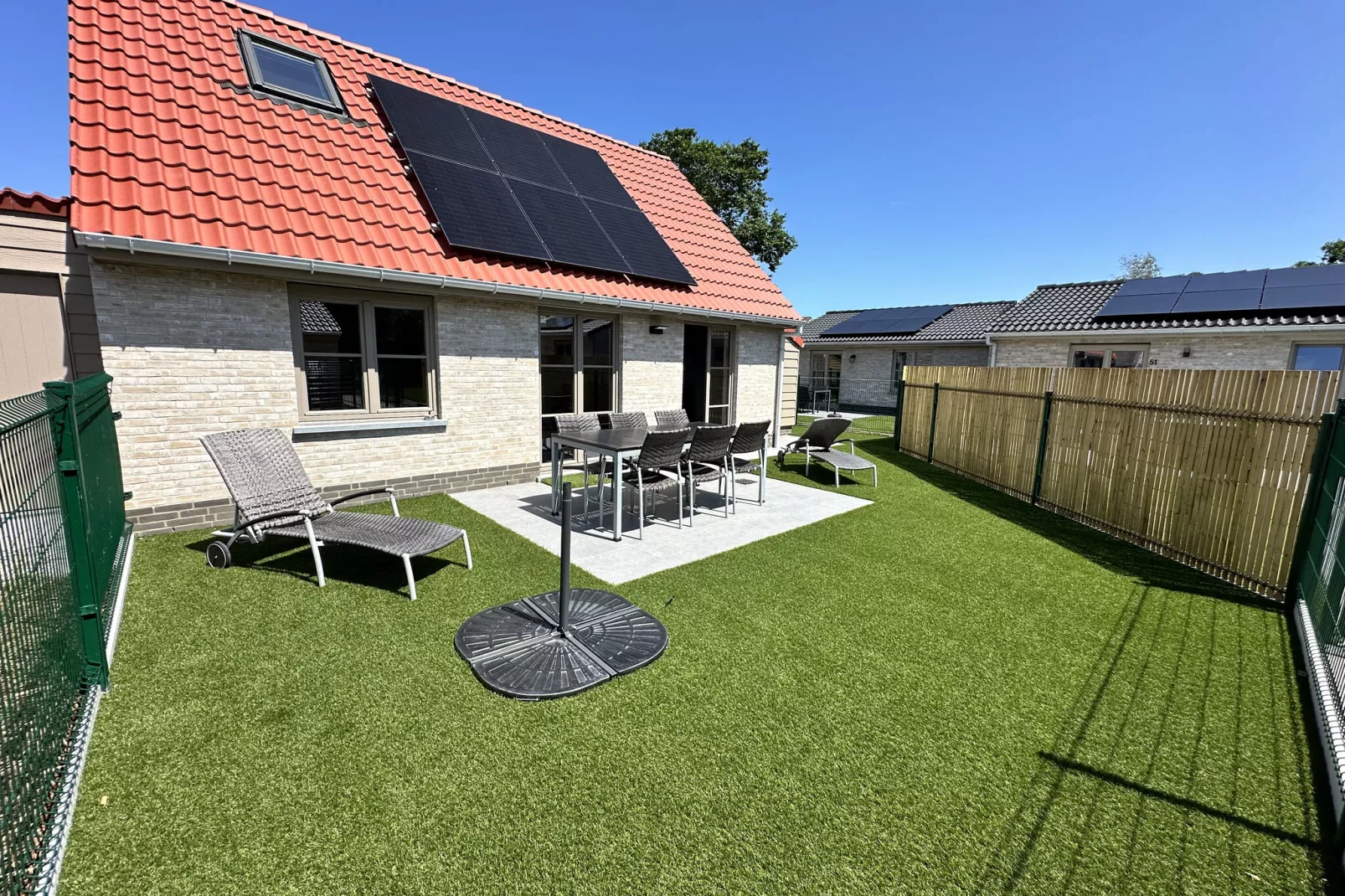 WH2/53-Exterior summer
