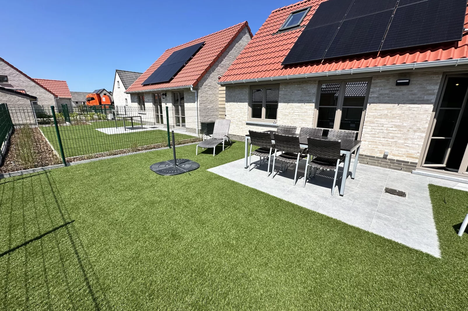 WH2/53-Exterior summer