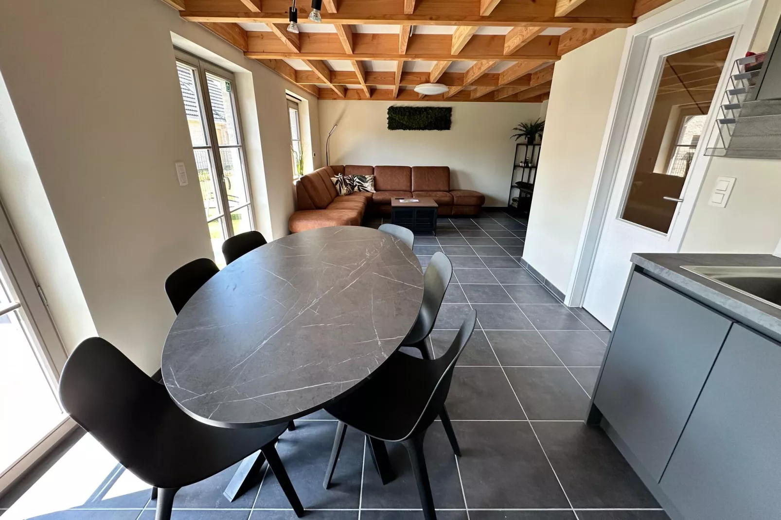 WH2/53-Dining room