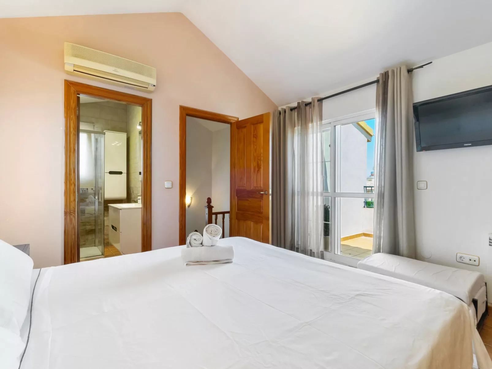 Zenia Golf-Inside