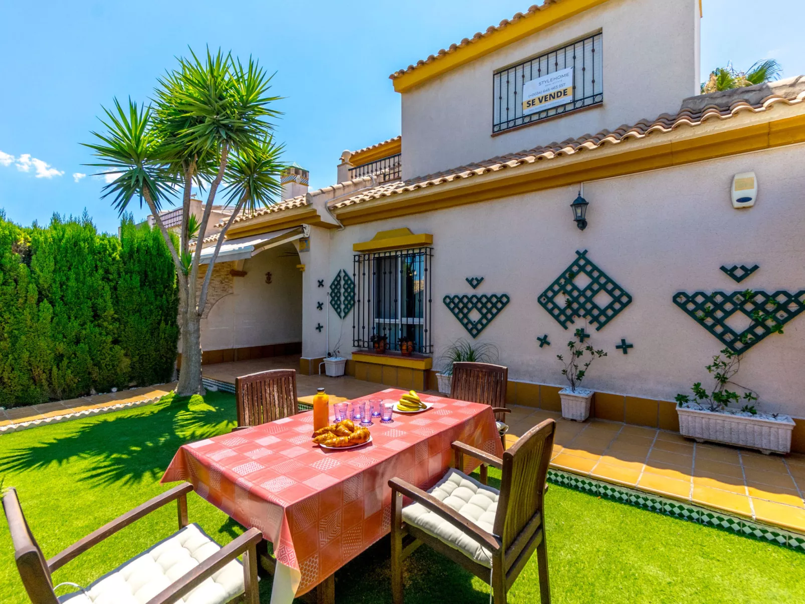 Zenia Golf-Outside
