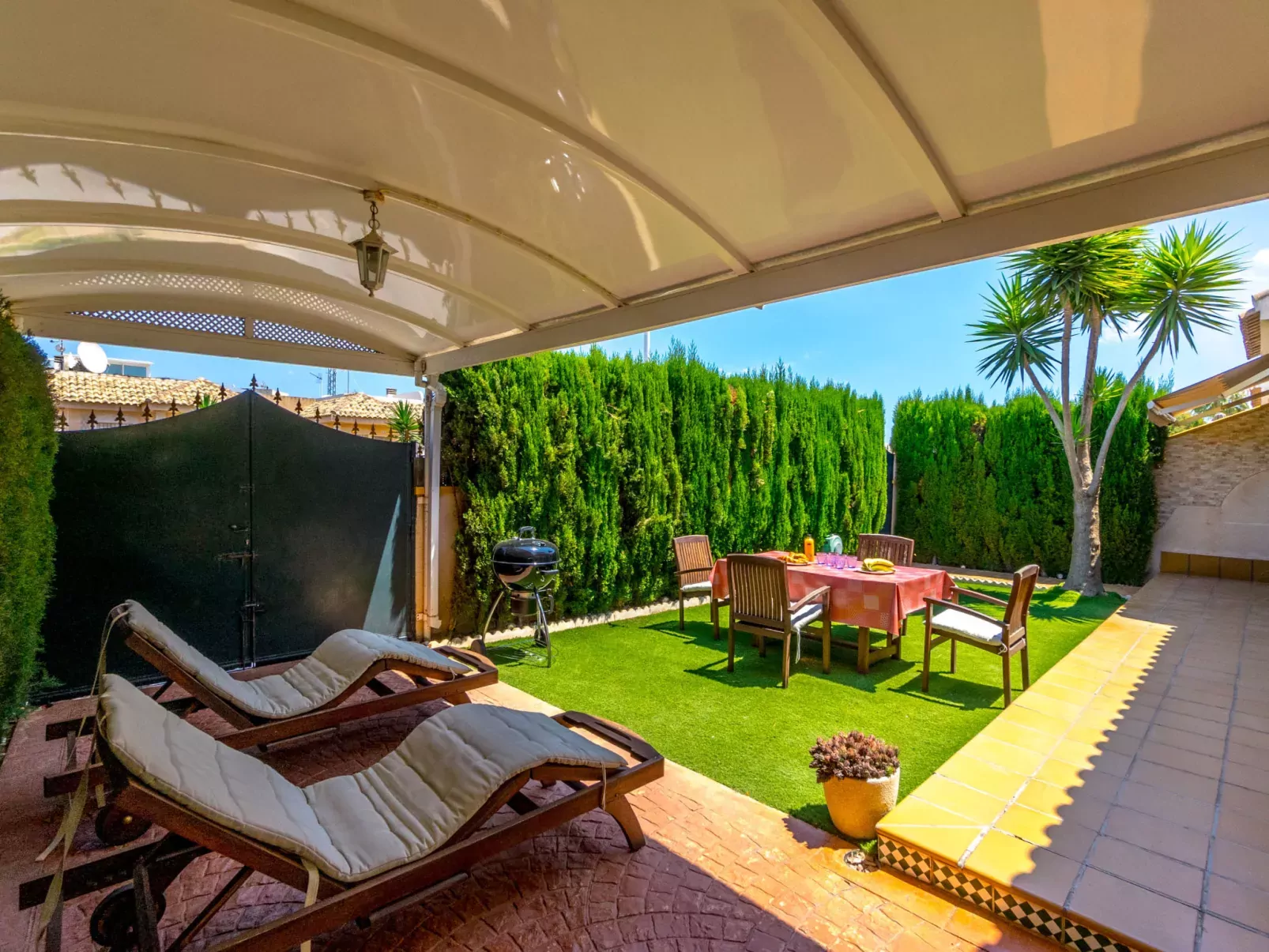 Zenia Golf-Outside