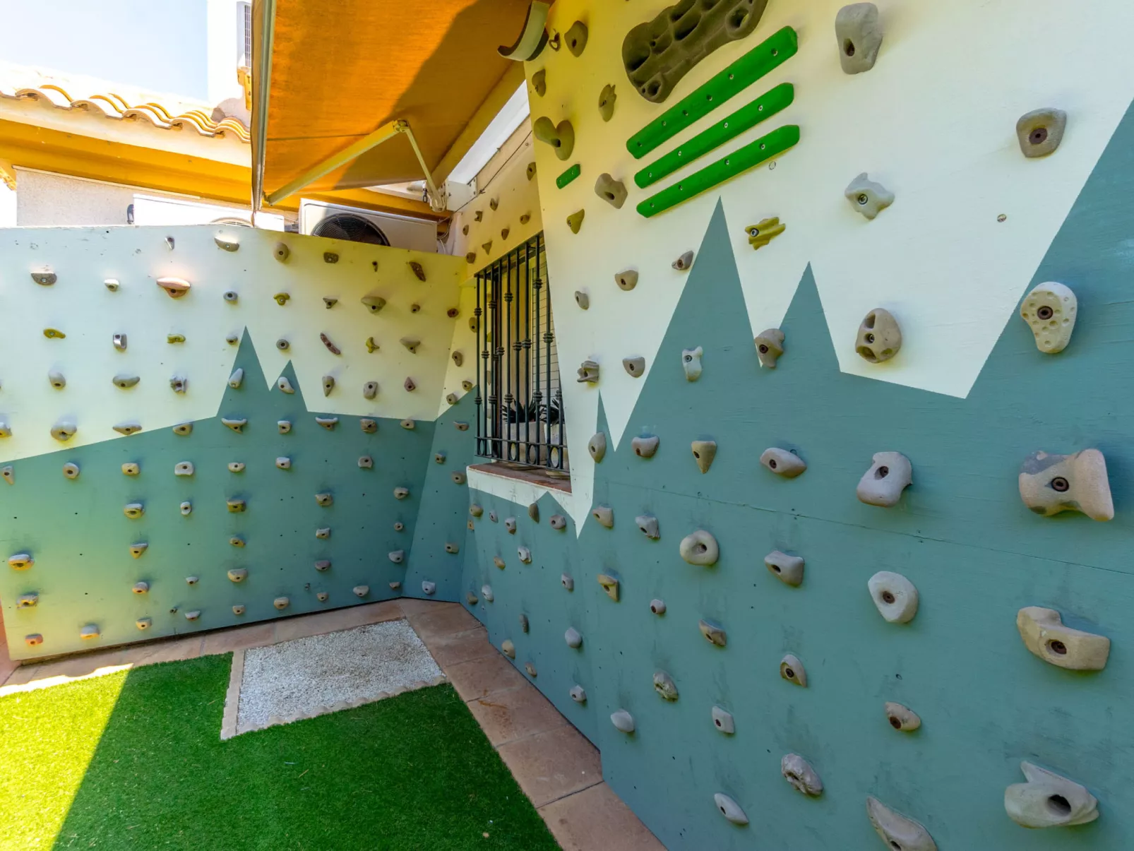 Zenia Golf-Outside