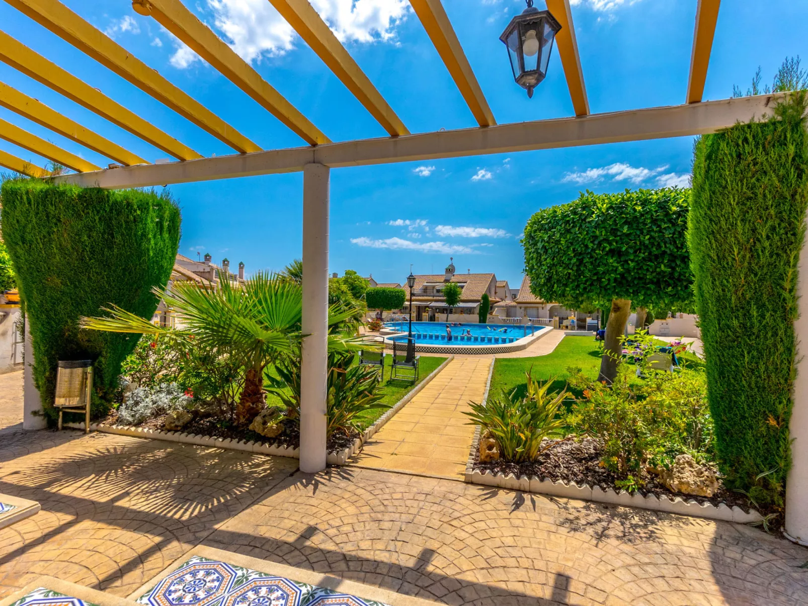 Zenia Golf-Outside