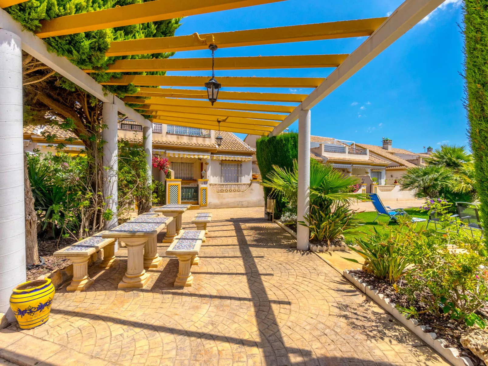 Zenia Golf-Outside